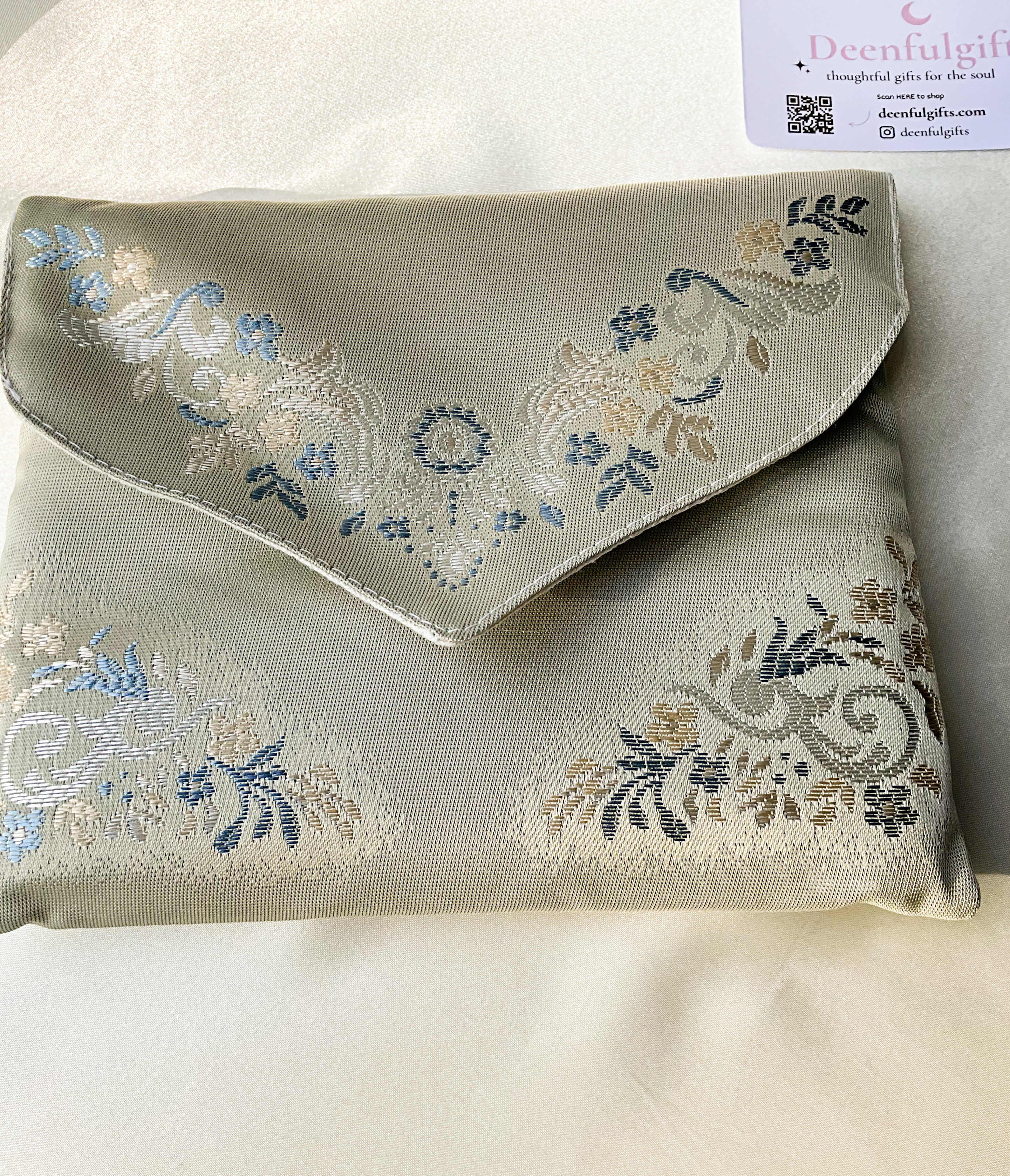 Sakina Travel Set – Portable Luxury Prayer Mat + Matching Pouch (Blue)