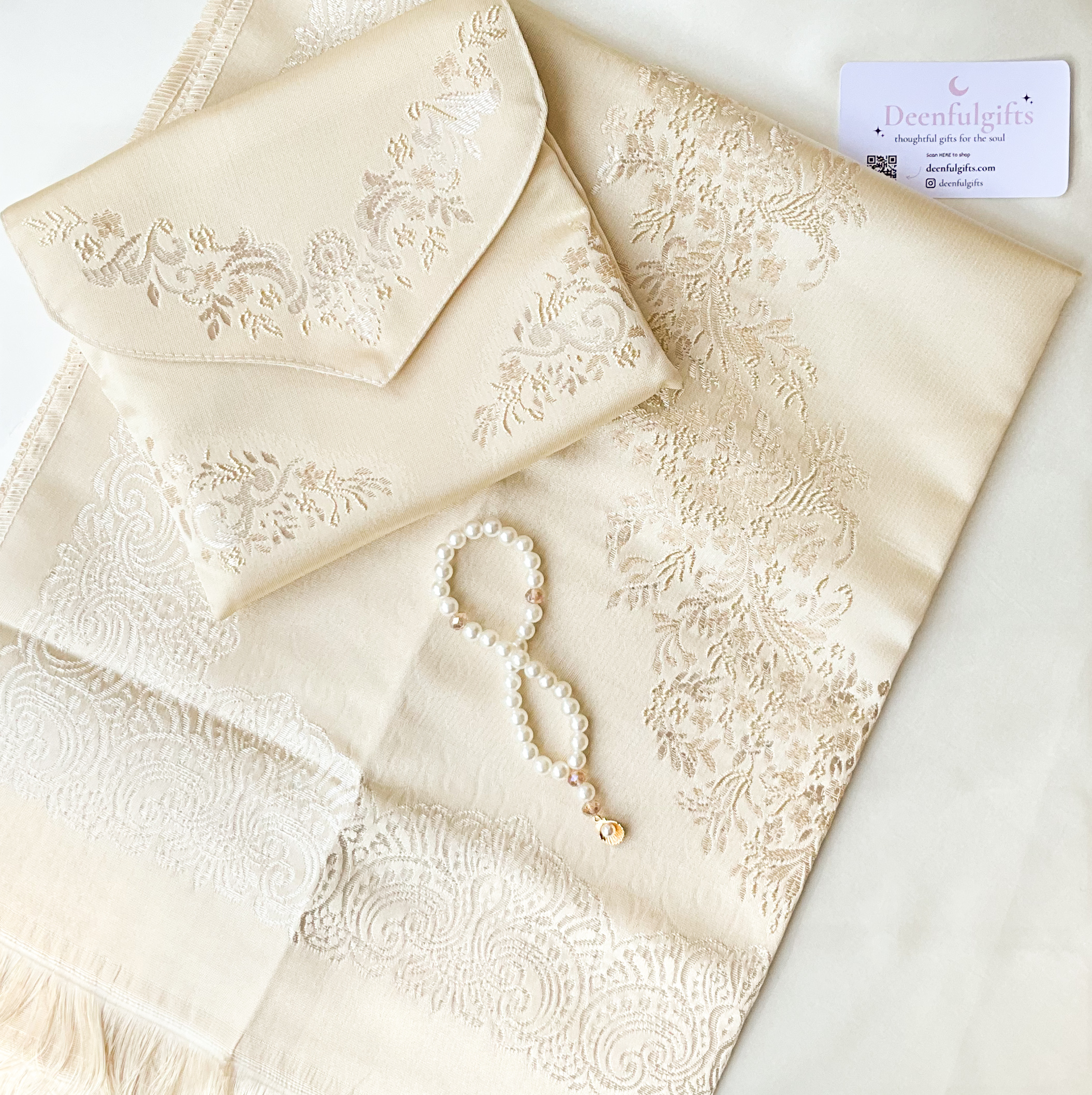 Sakina Gift Set – Luxury Prayer Mat (vanilla) & Ocean Pearl Tasbeeh
