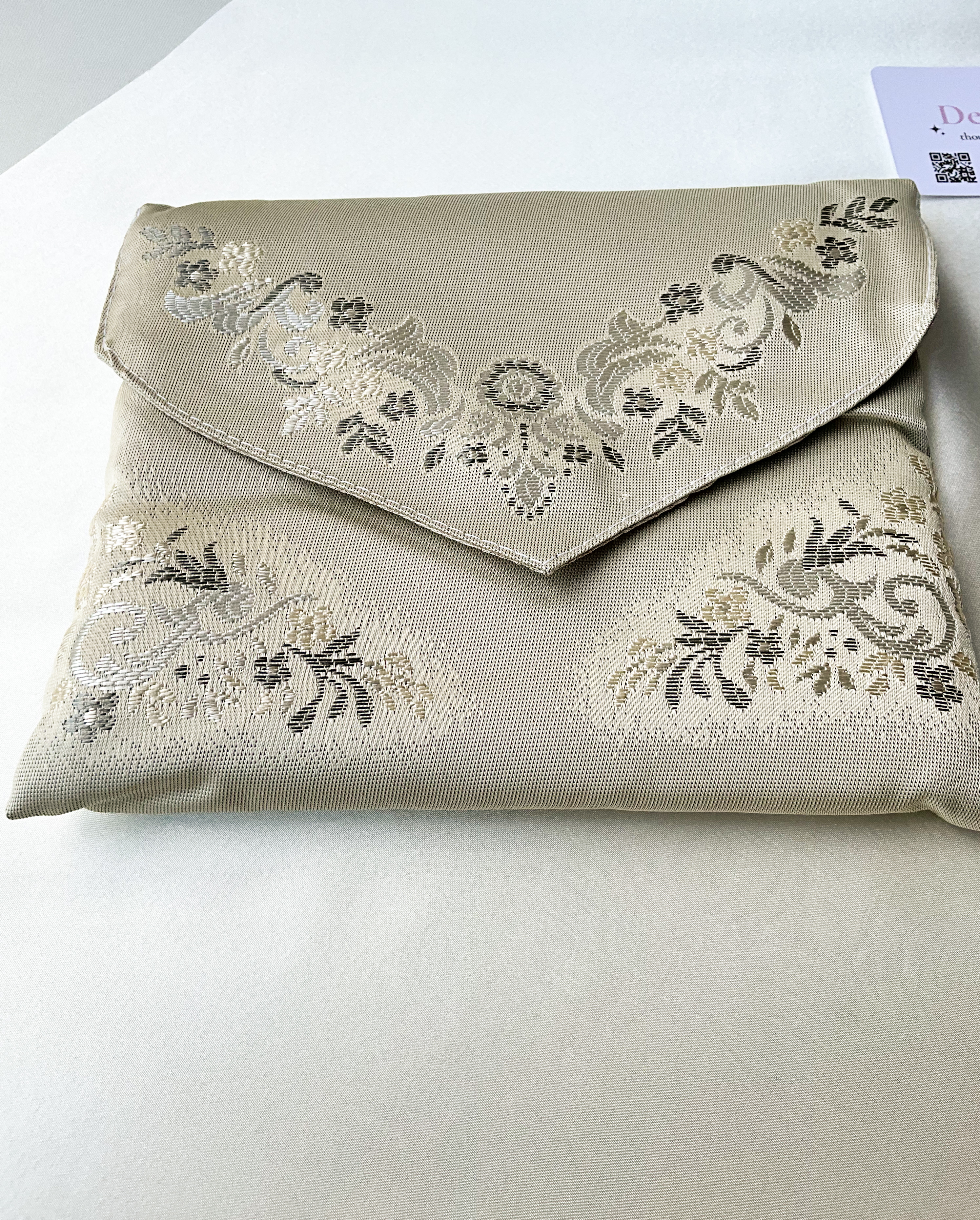 Sakina Travel Set – Portable Luxury Prayer Mat + Matching Pouch (Grey)