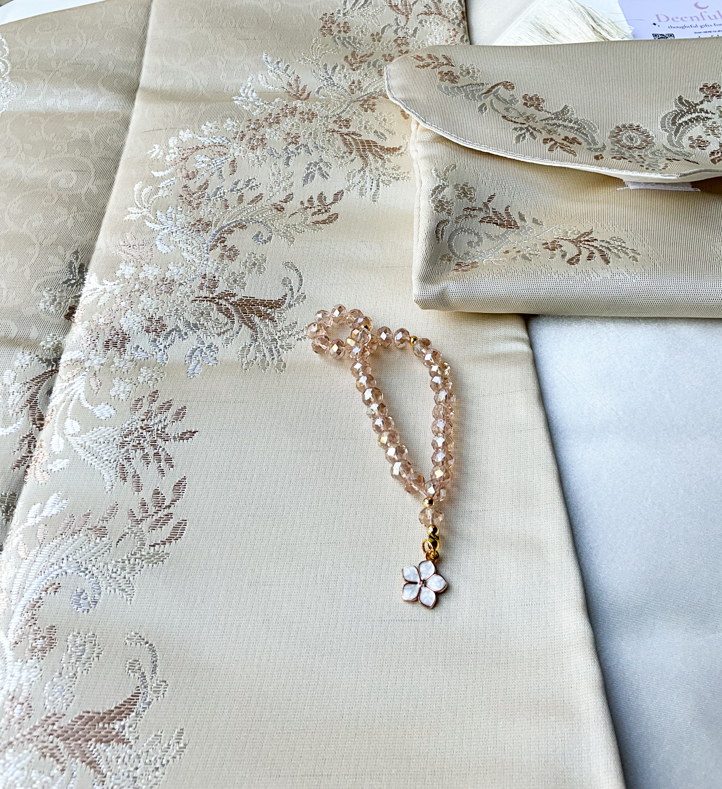 Sakina Gift Set – Luxury Prayer Mat (sand) & Nour Blossom Tasbeeh