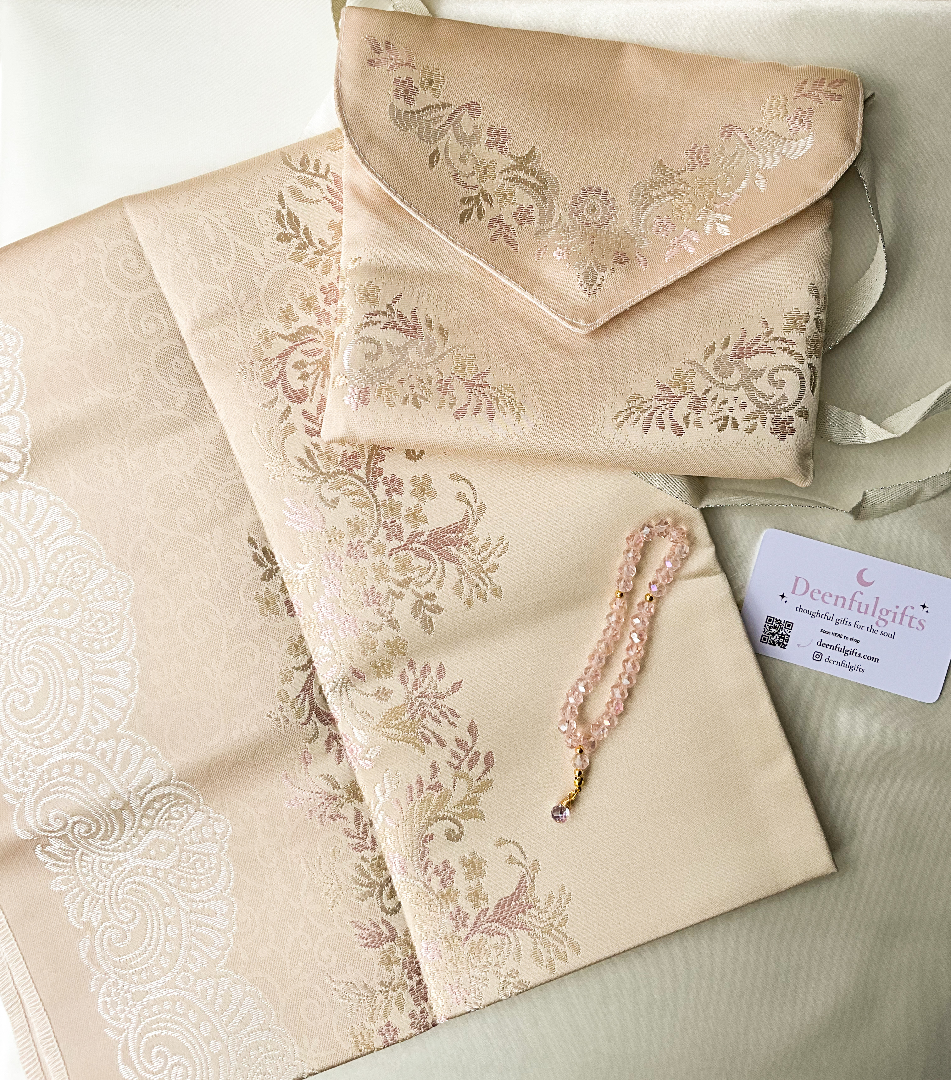 Sakina Gift Set – Luxury Prayer Mat (pink) & Pink Diamant Tasbeeh