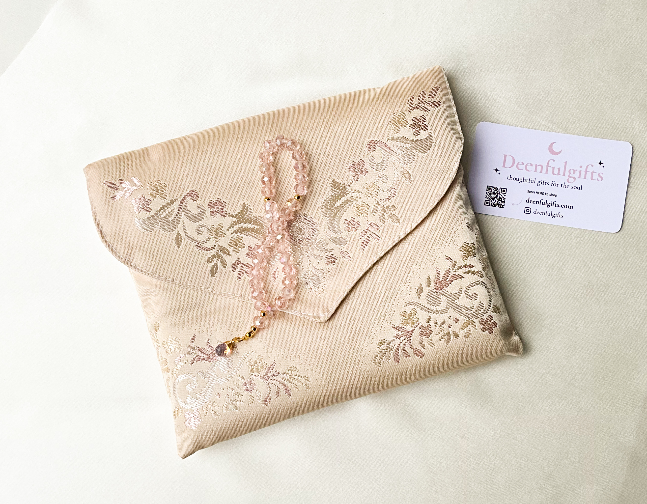 Sakina Gift Set – Luxury Prayer Mat (pink) & Pink Diamant Tasbeeh