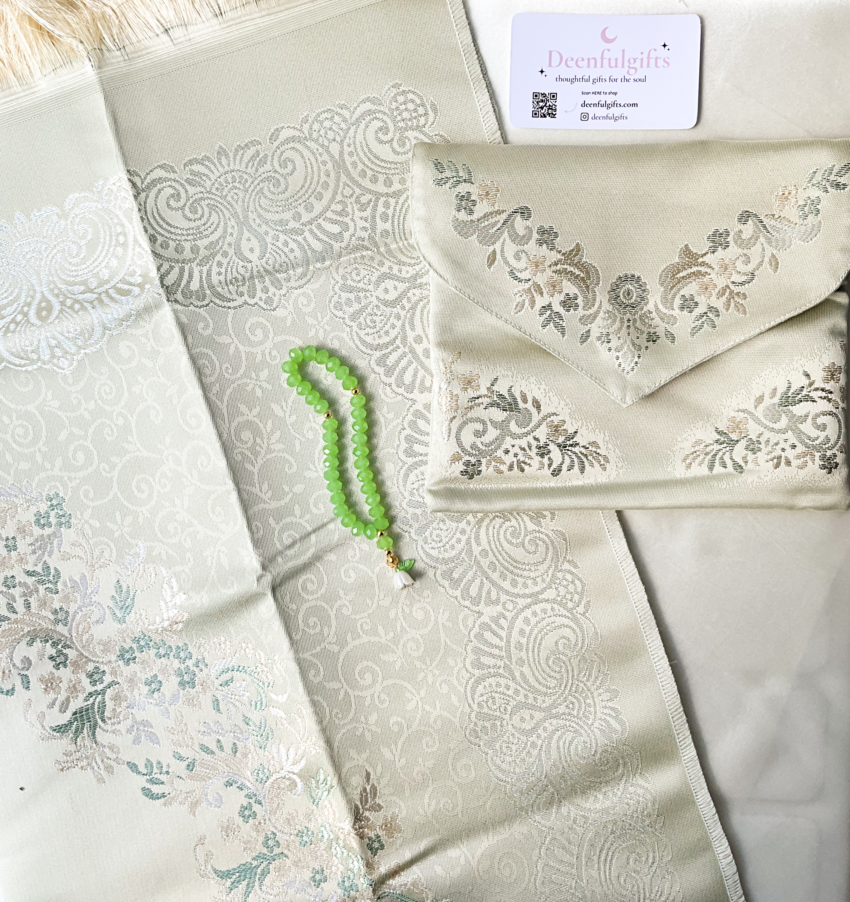 Sakina Gift Set – Luxury Prayer Mat (green) & Green Luxe Tasbeeh