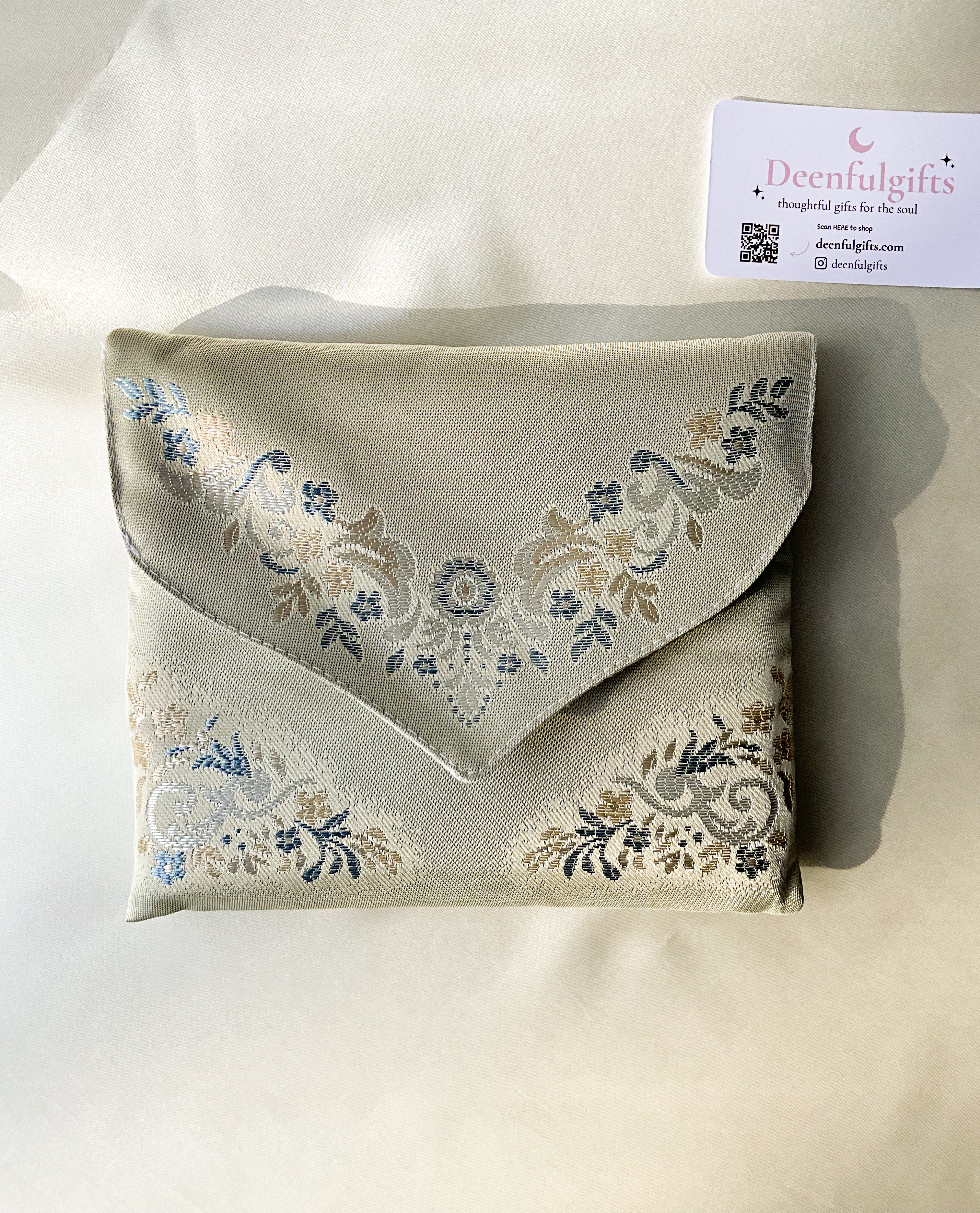 Sakina Travel Set – Portable Luxury Prayer Mat + Matching Pouch (Blue)