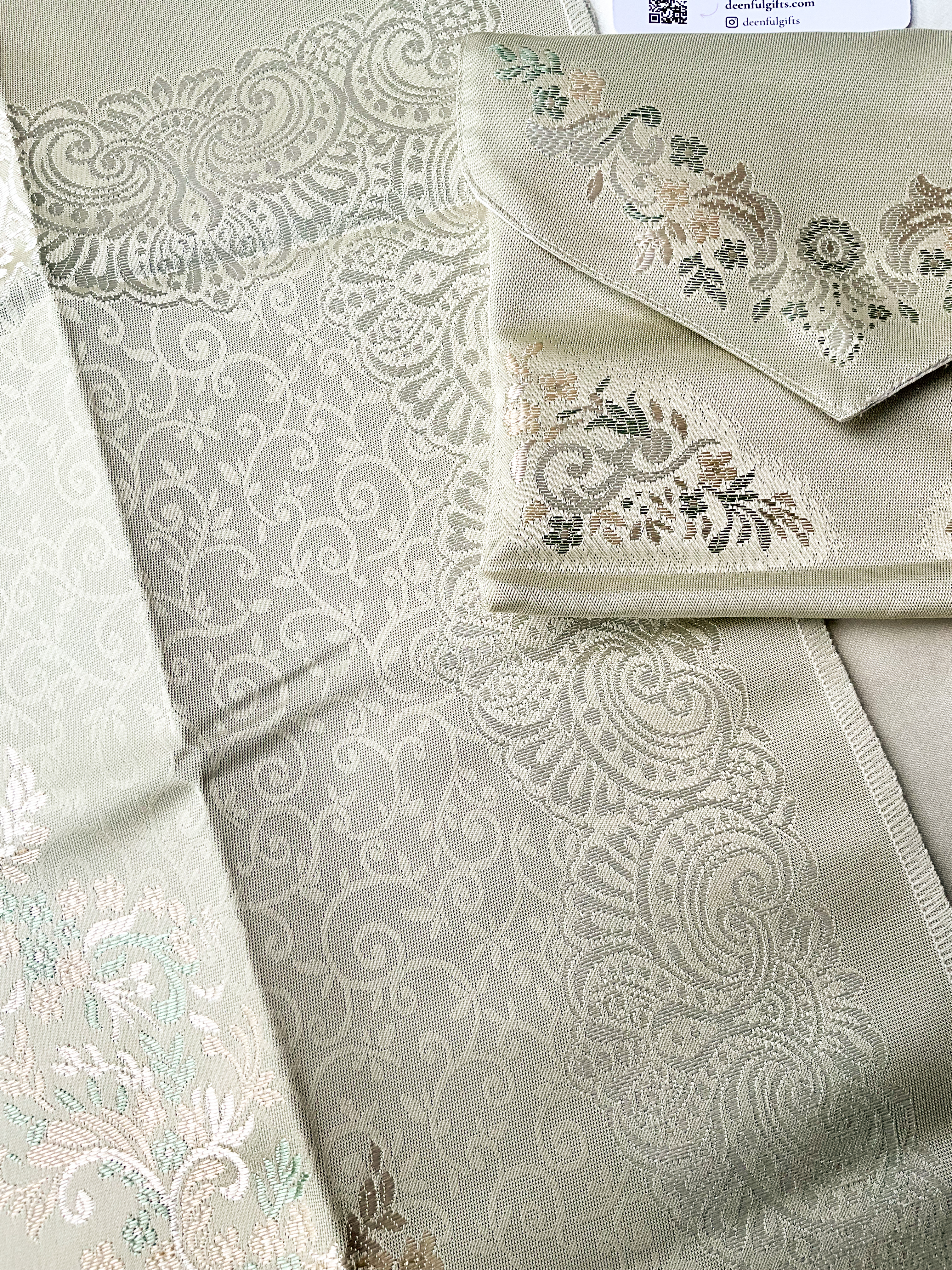 Sakina Travel Set – Portable Luxury Prayer Mat + Matching Pouch (Green)