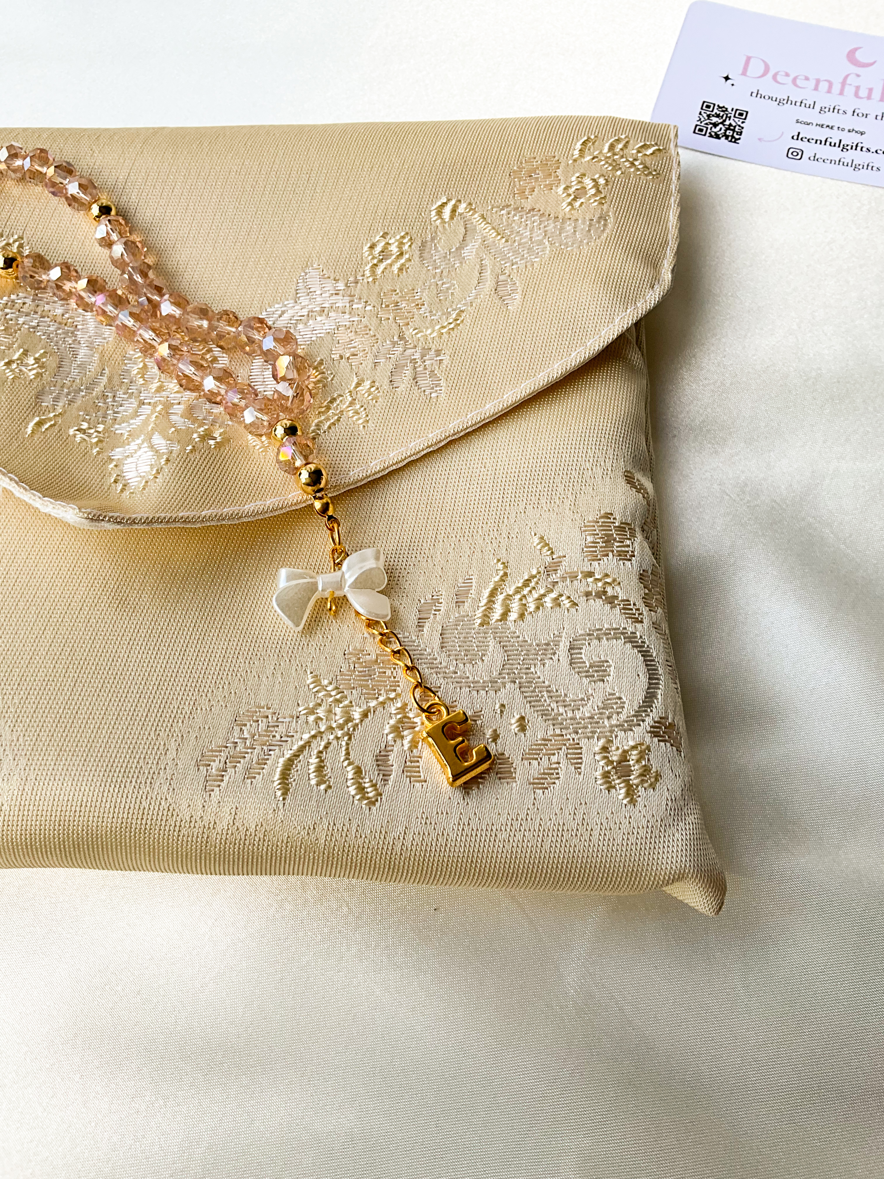 Sakina Gift Set – Luxury Prayer Mat (vanilla) & Personalized Bow Tasbeeh