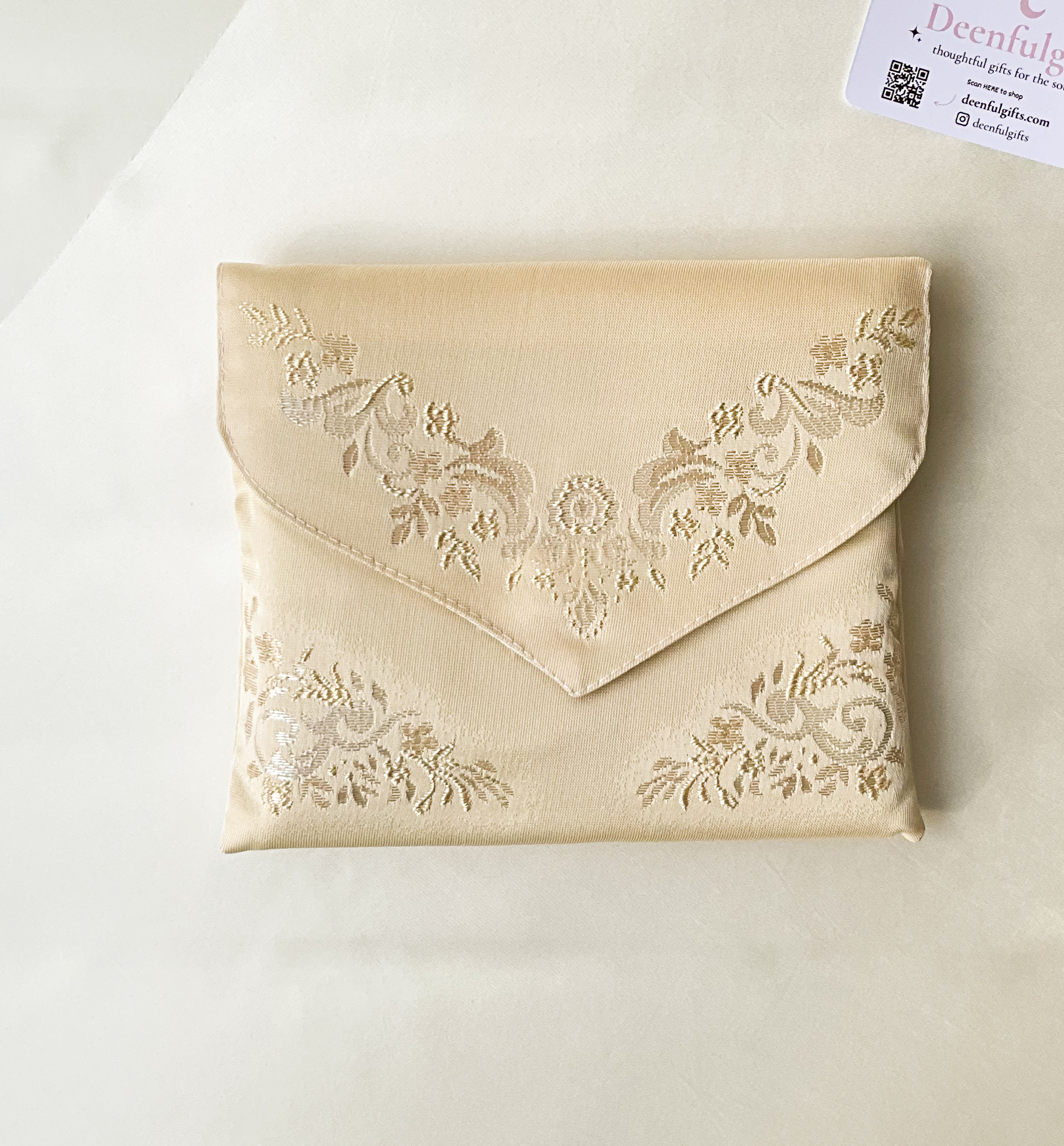 Sakina Travel Set – Portable Luxury Prayer Mat + Matching Pouch (Vanilla)