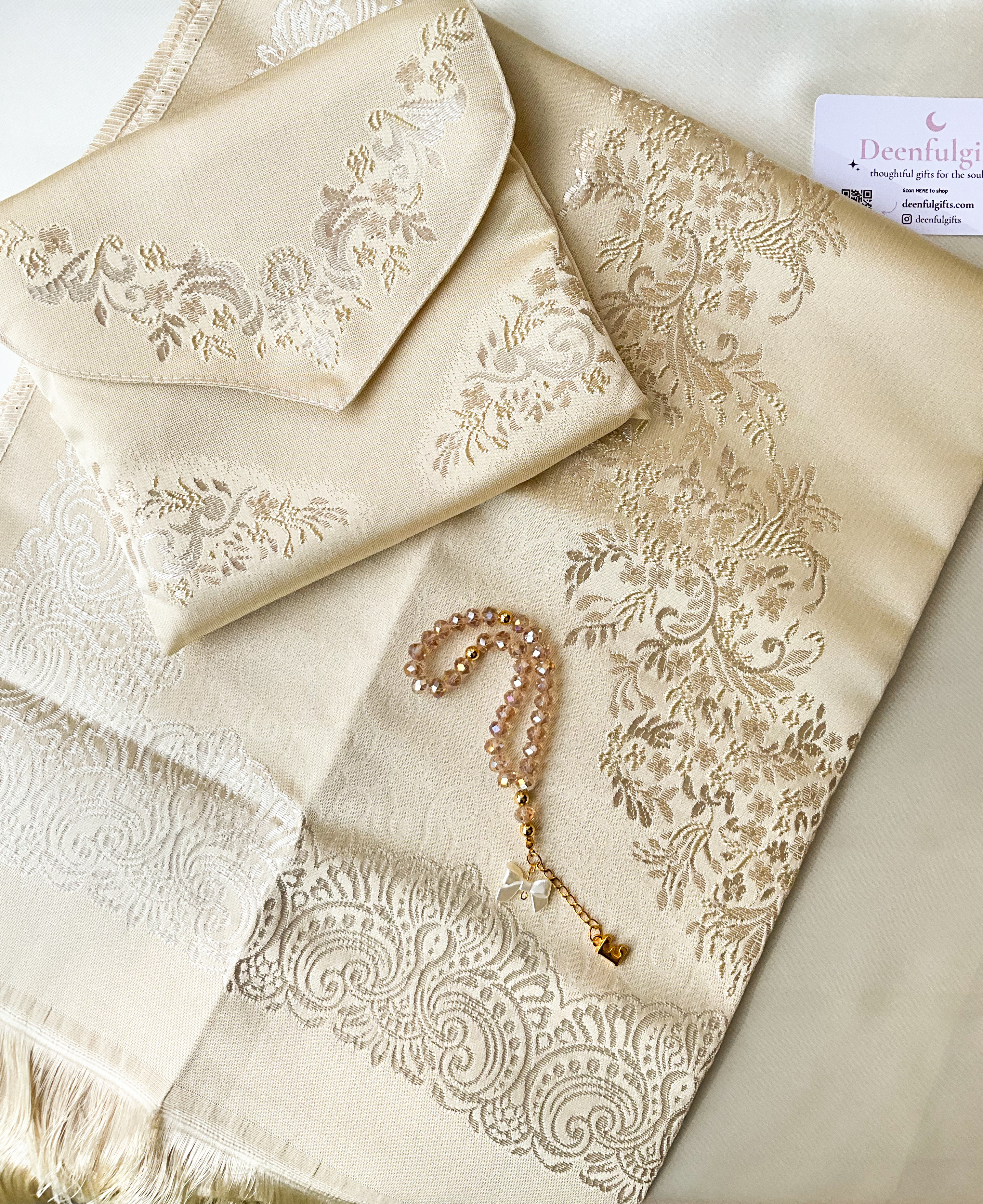 Sakina Gift Set – Luxury Prayer Mat (vanilla) & Personalized Bow Tasbeeh
