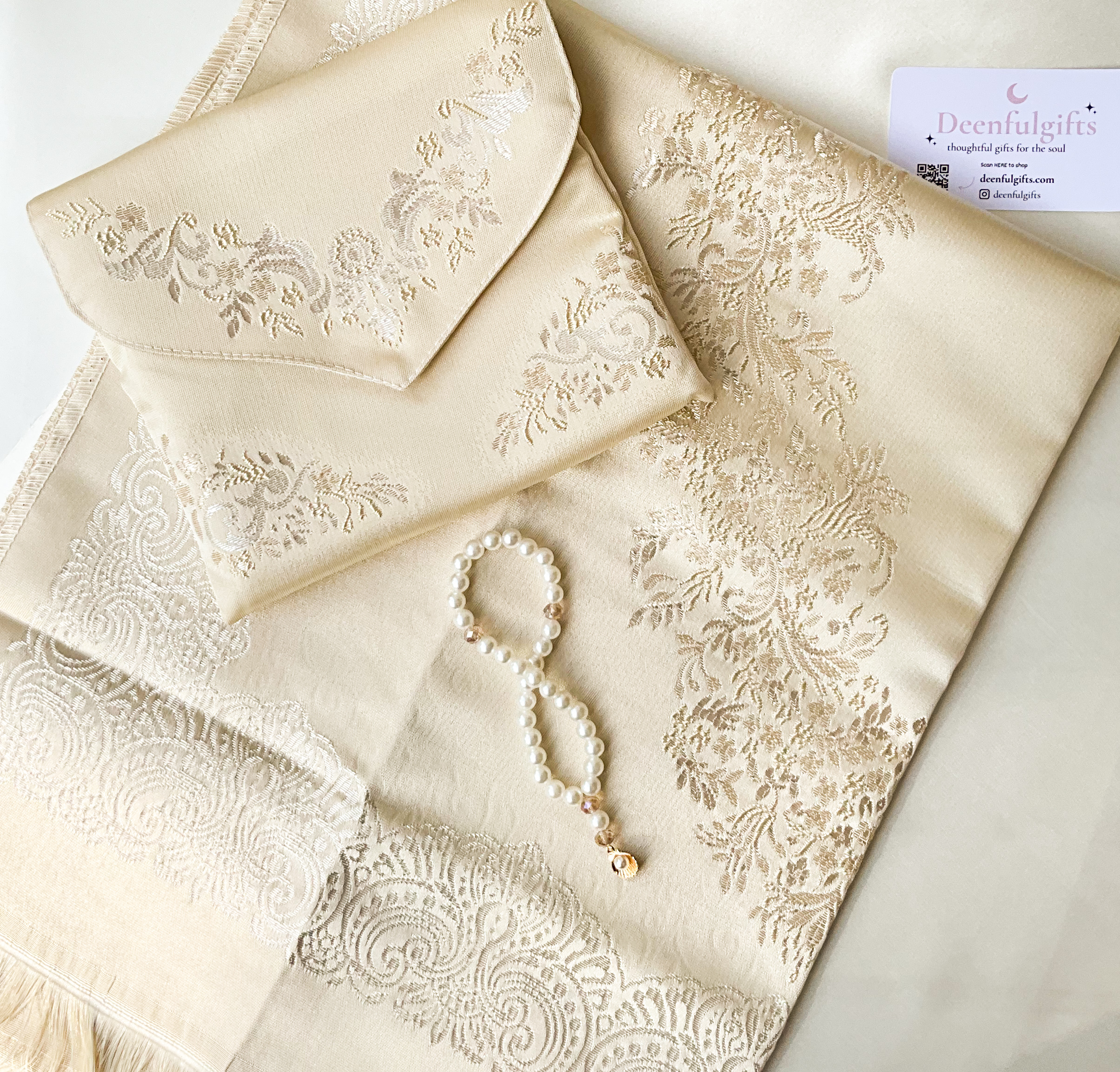 Sakina Gift Set – Luxury Prayer Mat (vanilla) & Ocean Pearl Tasbeeh