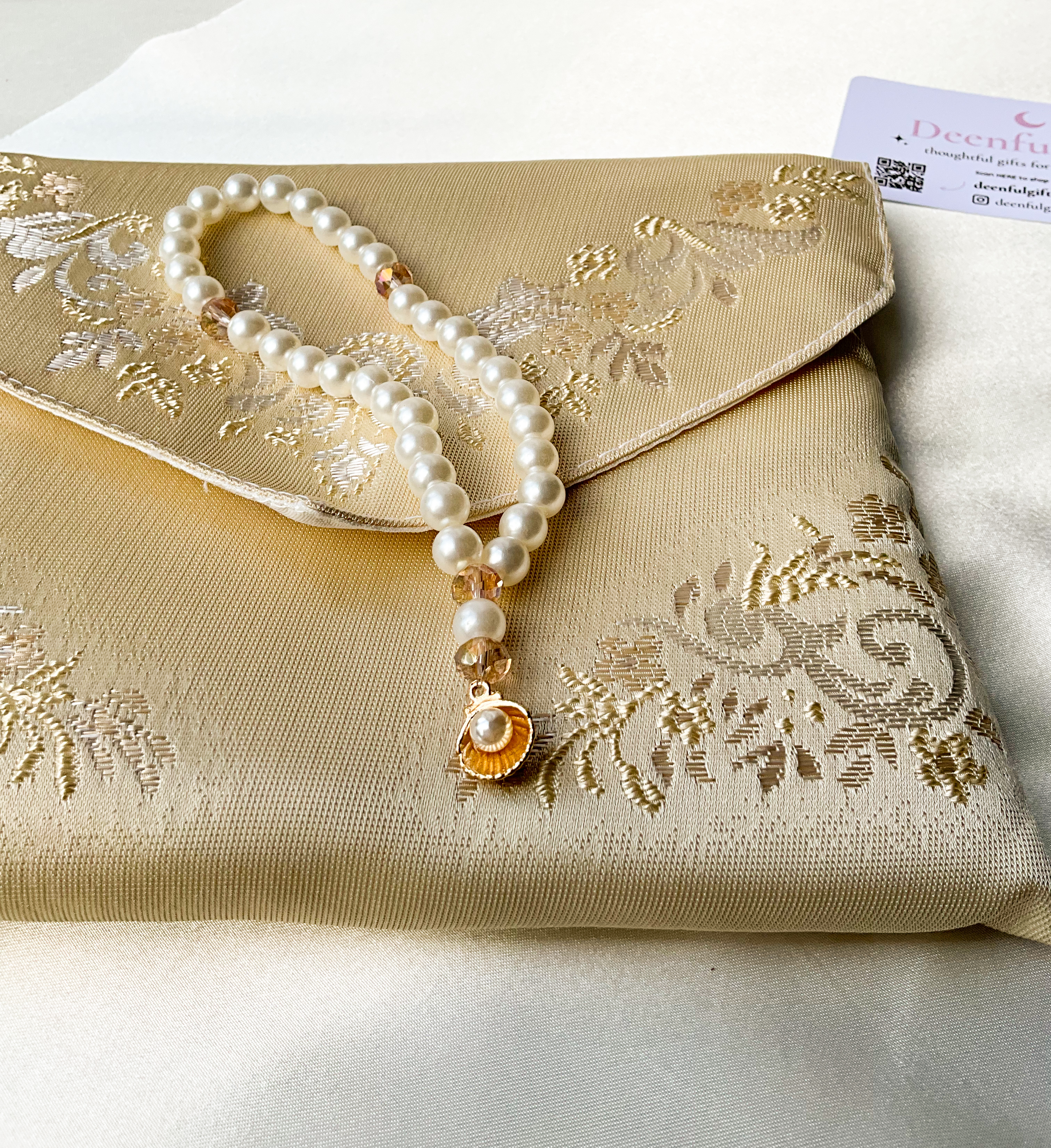 Sakina Gift Set – Luxury Prayer Mat (vanilla) & Ocean Pearl Tasbeeh