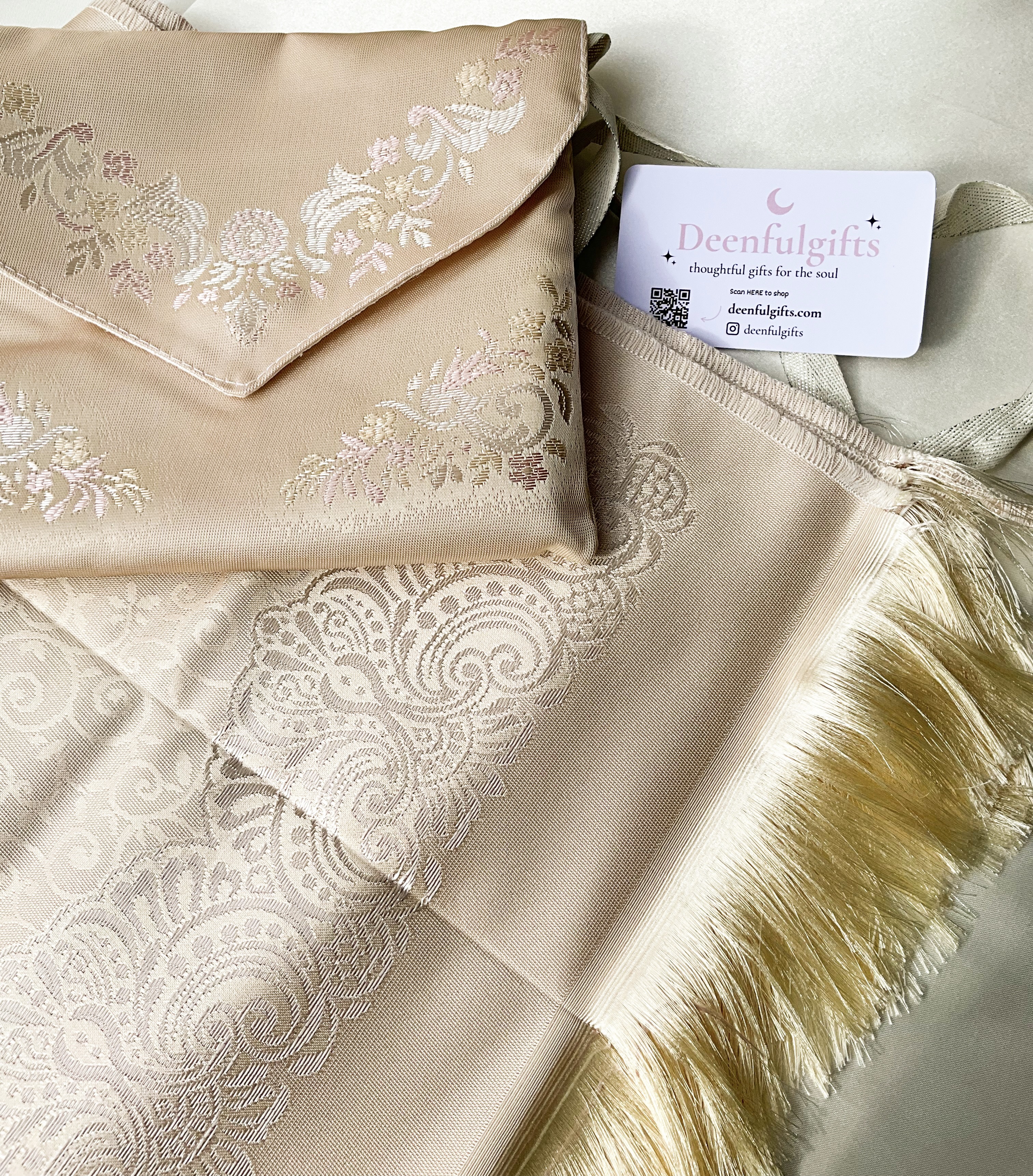 Sakina Travel Set – Portable Luxury Prayer Mat + Matching Pouch (Pink)