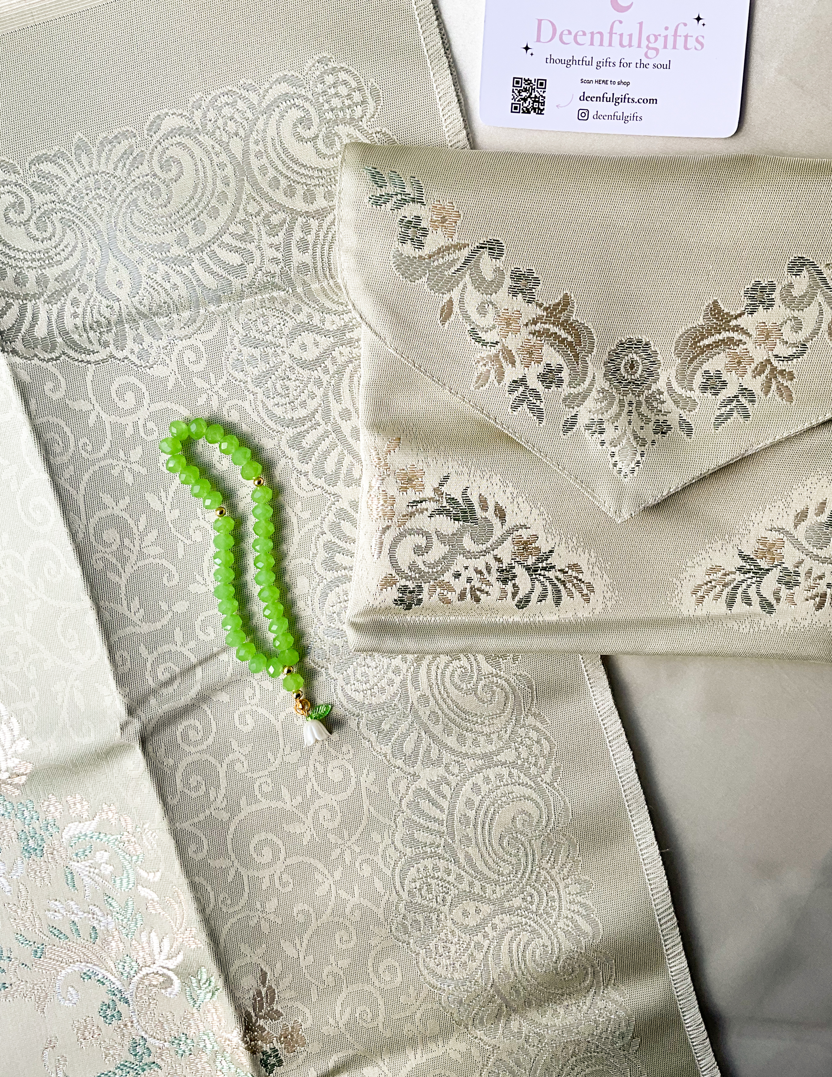 Sakina Gift Set – Luxury Prayer Mat (green) & Green Luxe Tasbeeh