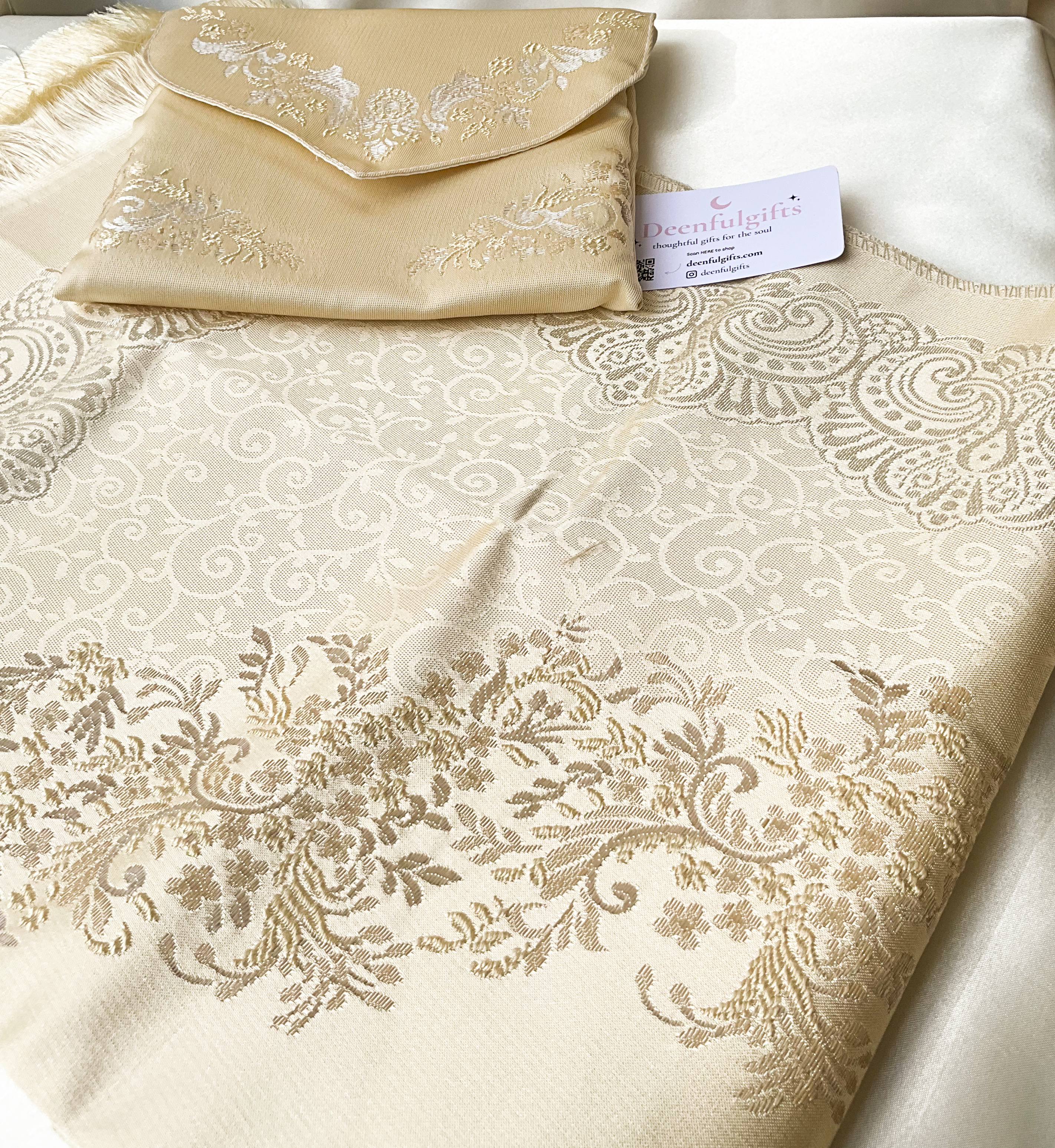 Sakina Travel Set – Portable Luxury Prayer Mat + Matching Pouch (Vanilla)