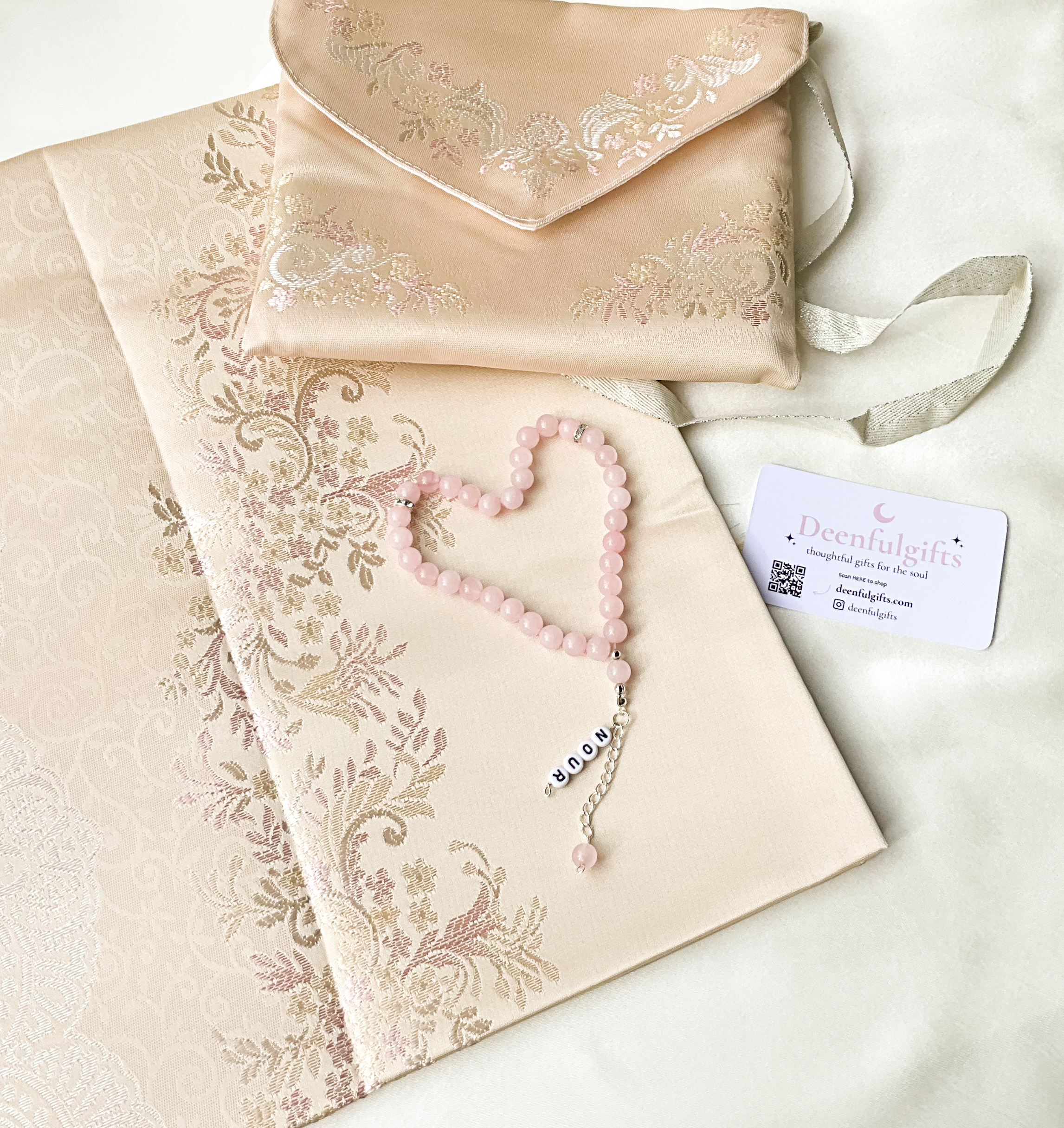 Sakina Gift Set – Luxury Prayer Mat (pink) & Personalized Pink Tasbeeh