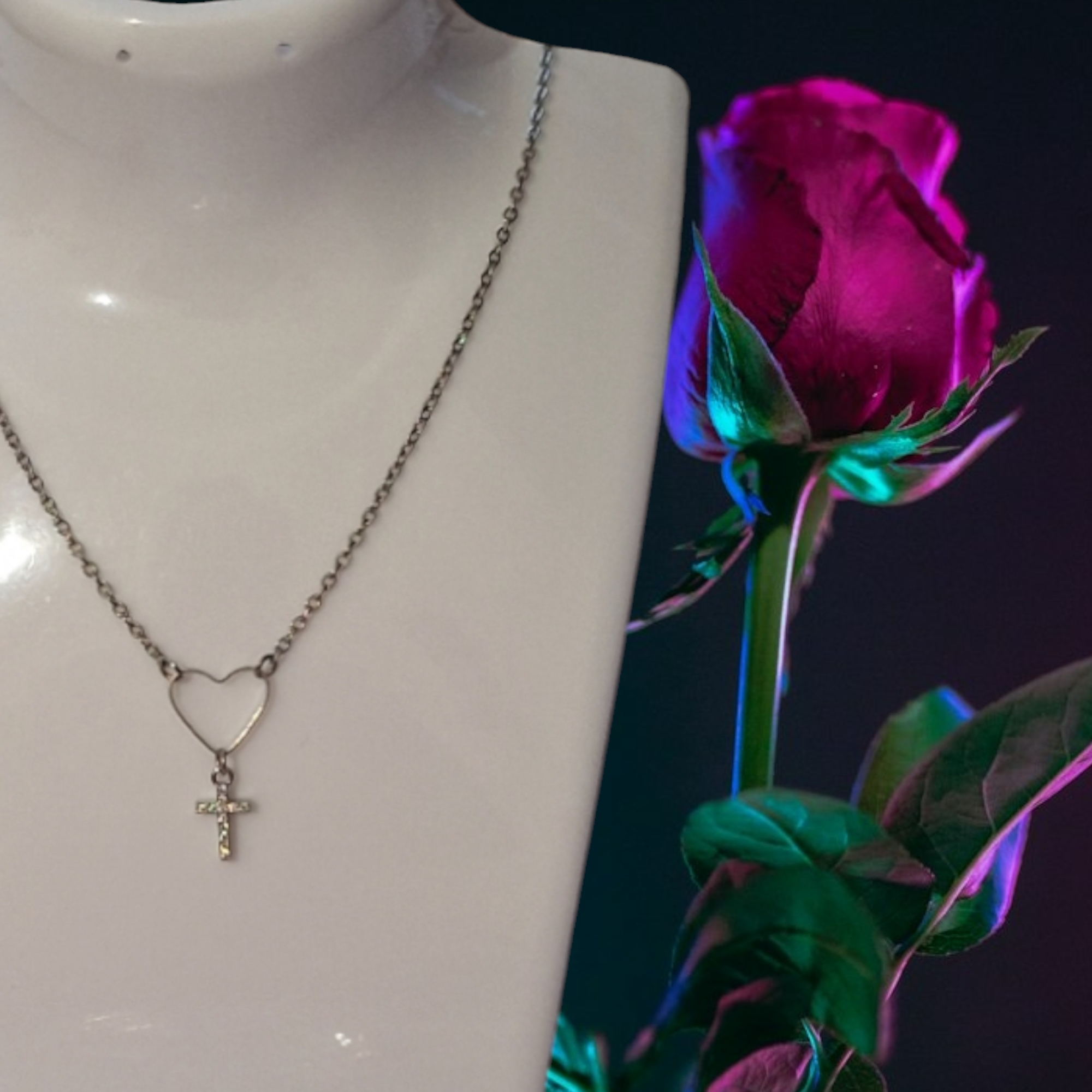 la croix en argent et chaîne