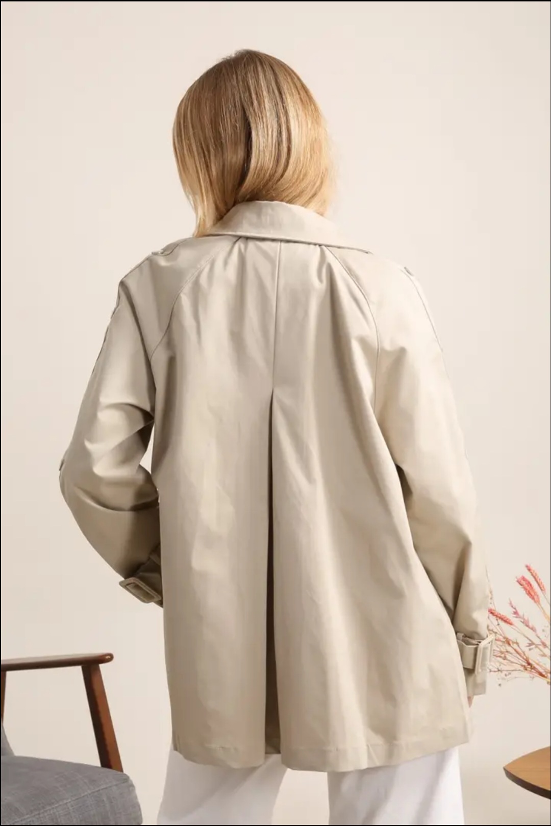 Le trench-coat mi-long 