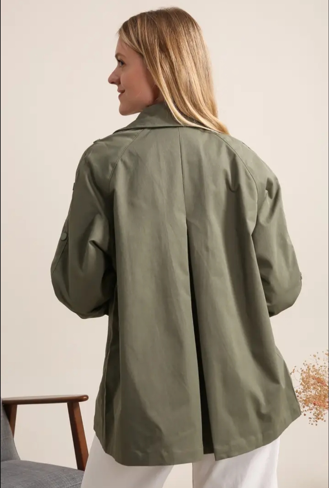 Le trench-coat mi-long 