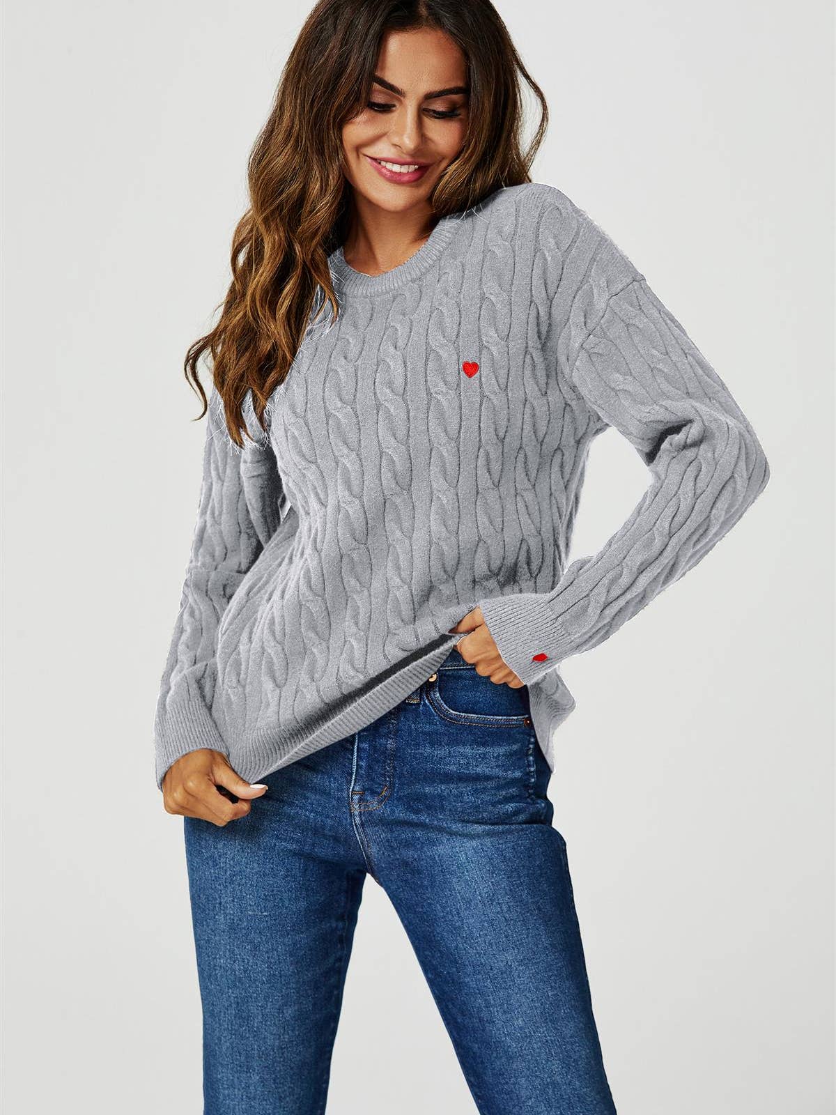 Le pull en maille coton avec broderie cœur
