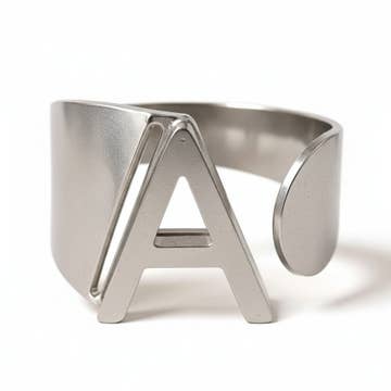 La bague avec une lettre