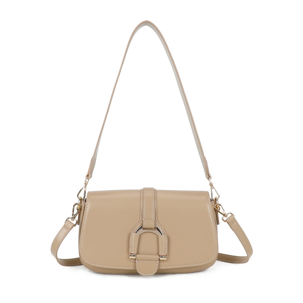 Le sac bandoulière avec ses lignes épurés