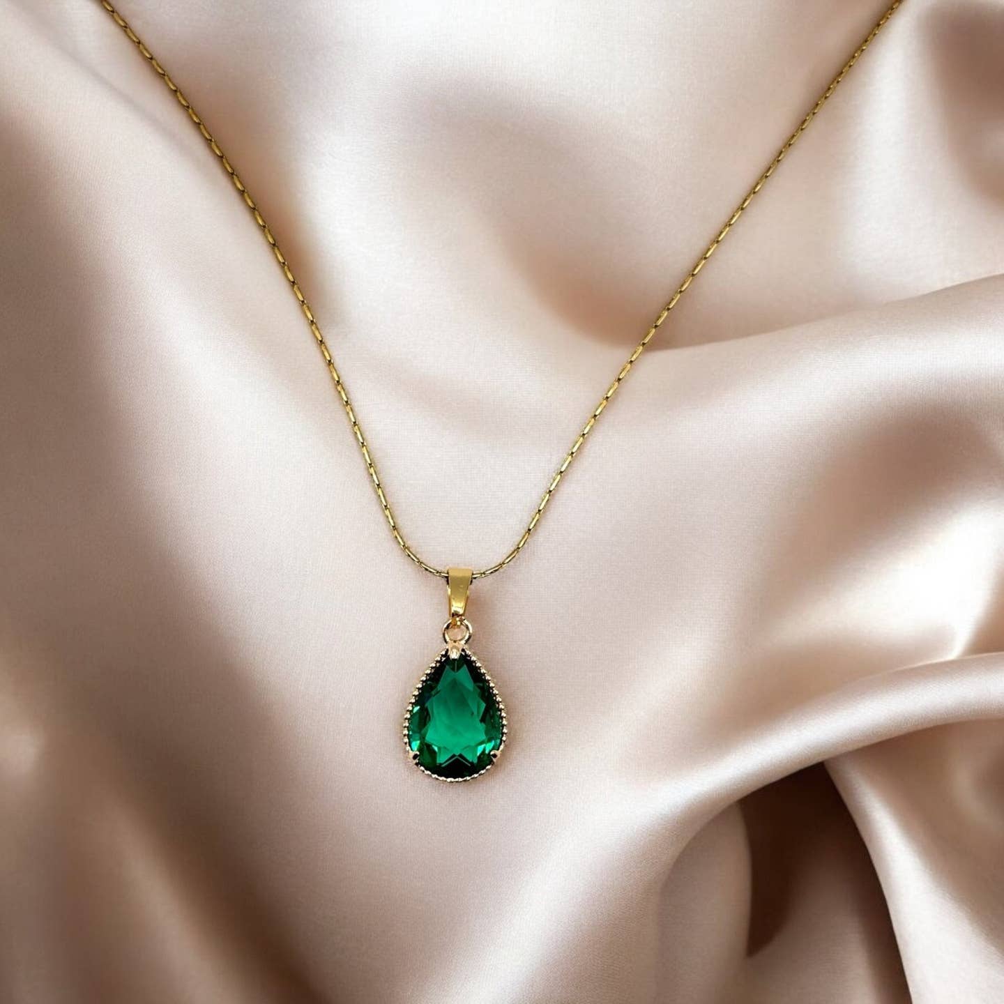 Collier pendentif émeraude
