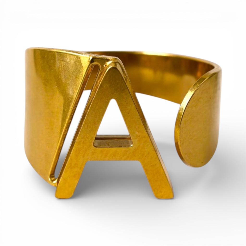 La bague avec une lettre