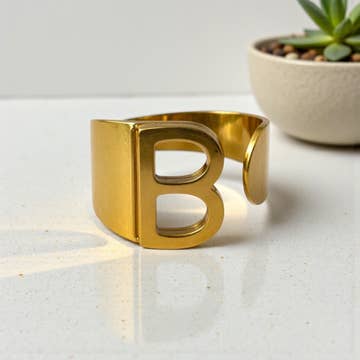 La bague avec une lettre