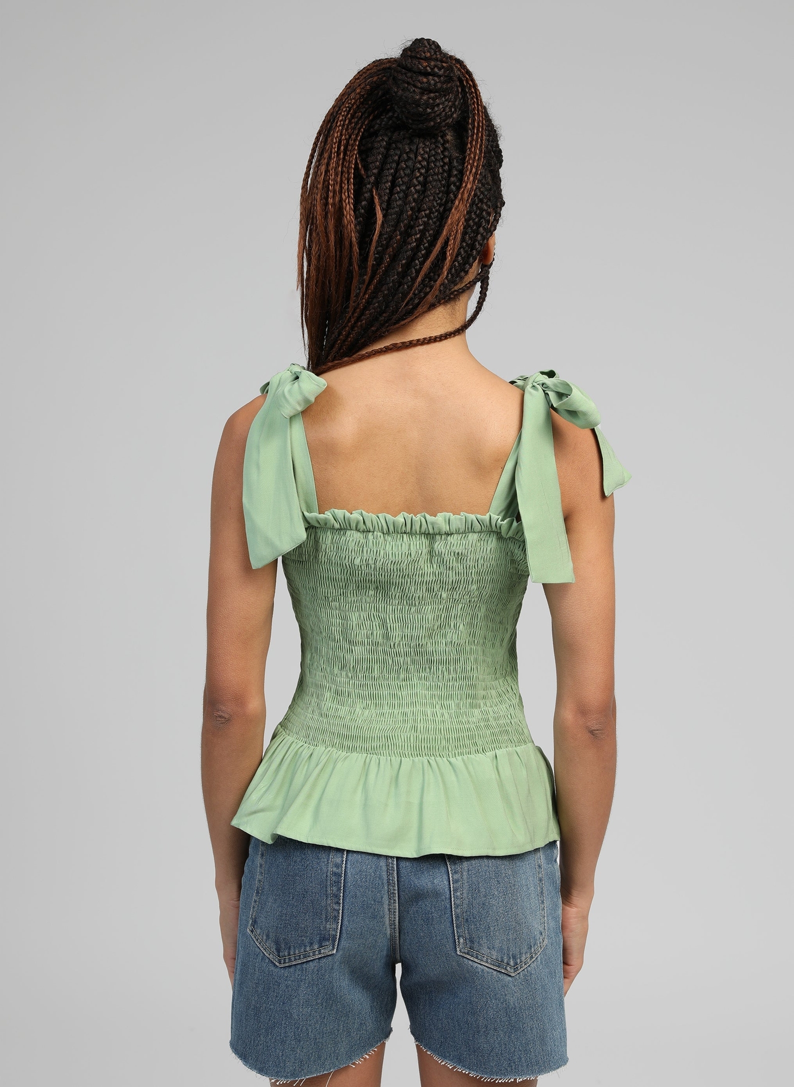 Top vert à bretelles nouées