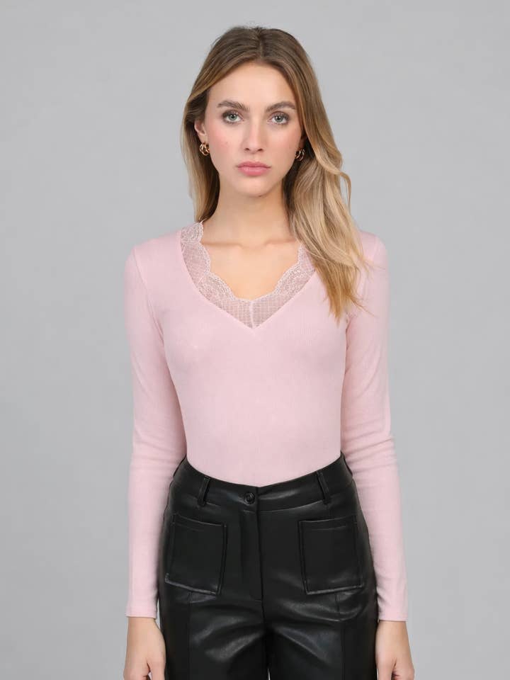Le top décolleté en V manches longues romantique et glamour