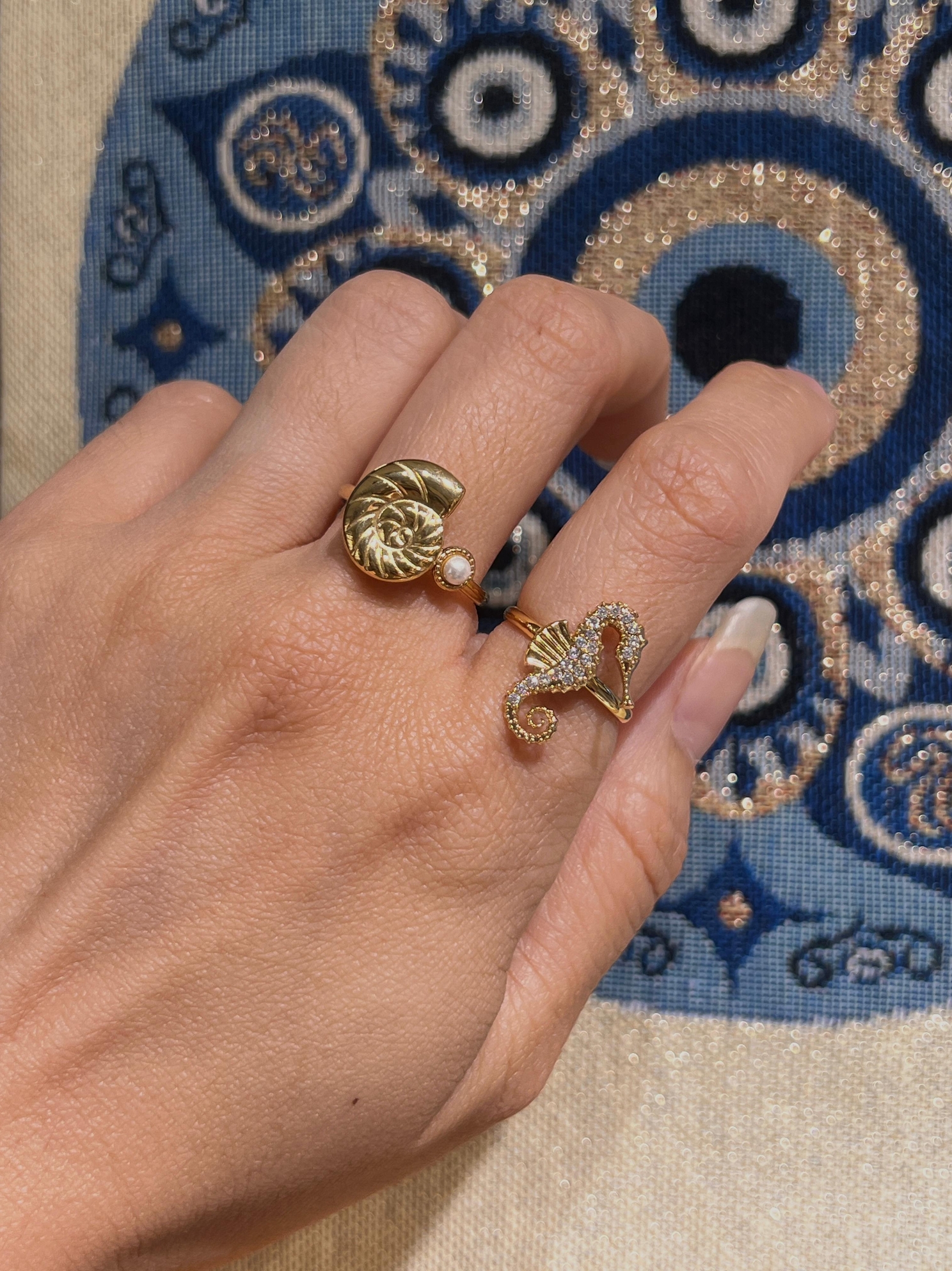 La bague avec un hippocampe