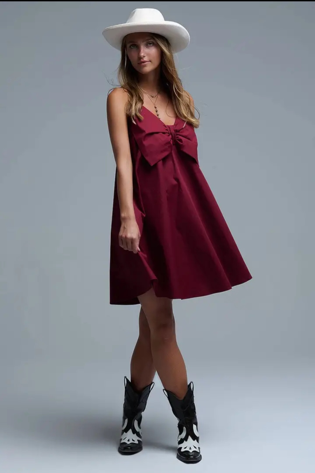 Robe bordeaux avec noeud