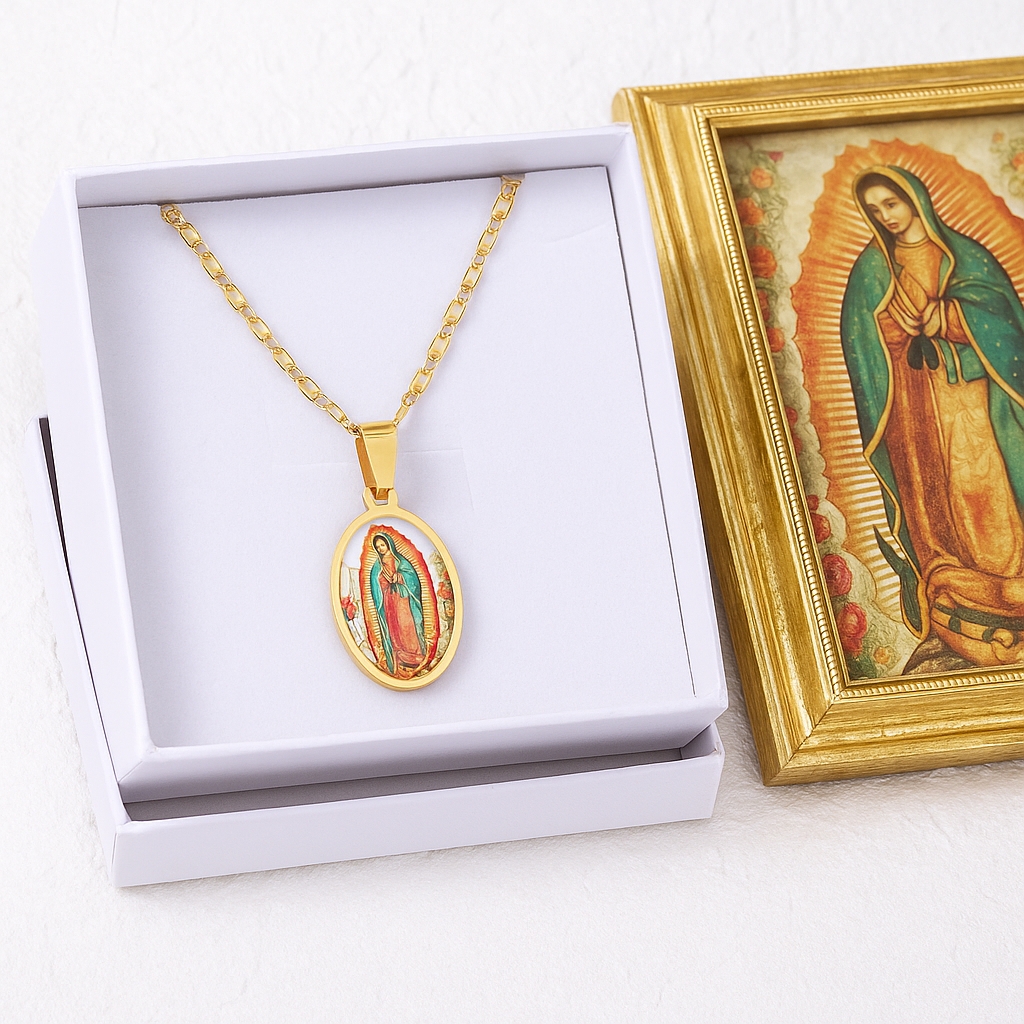 Le collier avec un pendentif de la vierge de Guadalupe