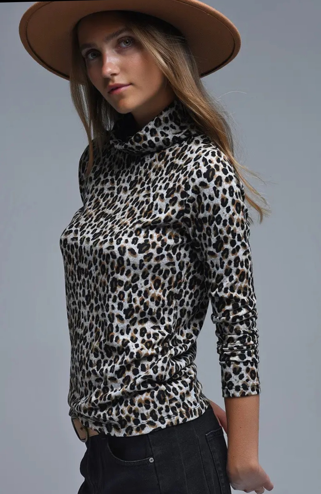 Pull à col roulé motif léopard