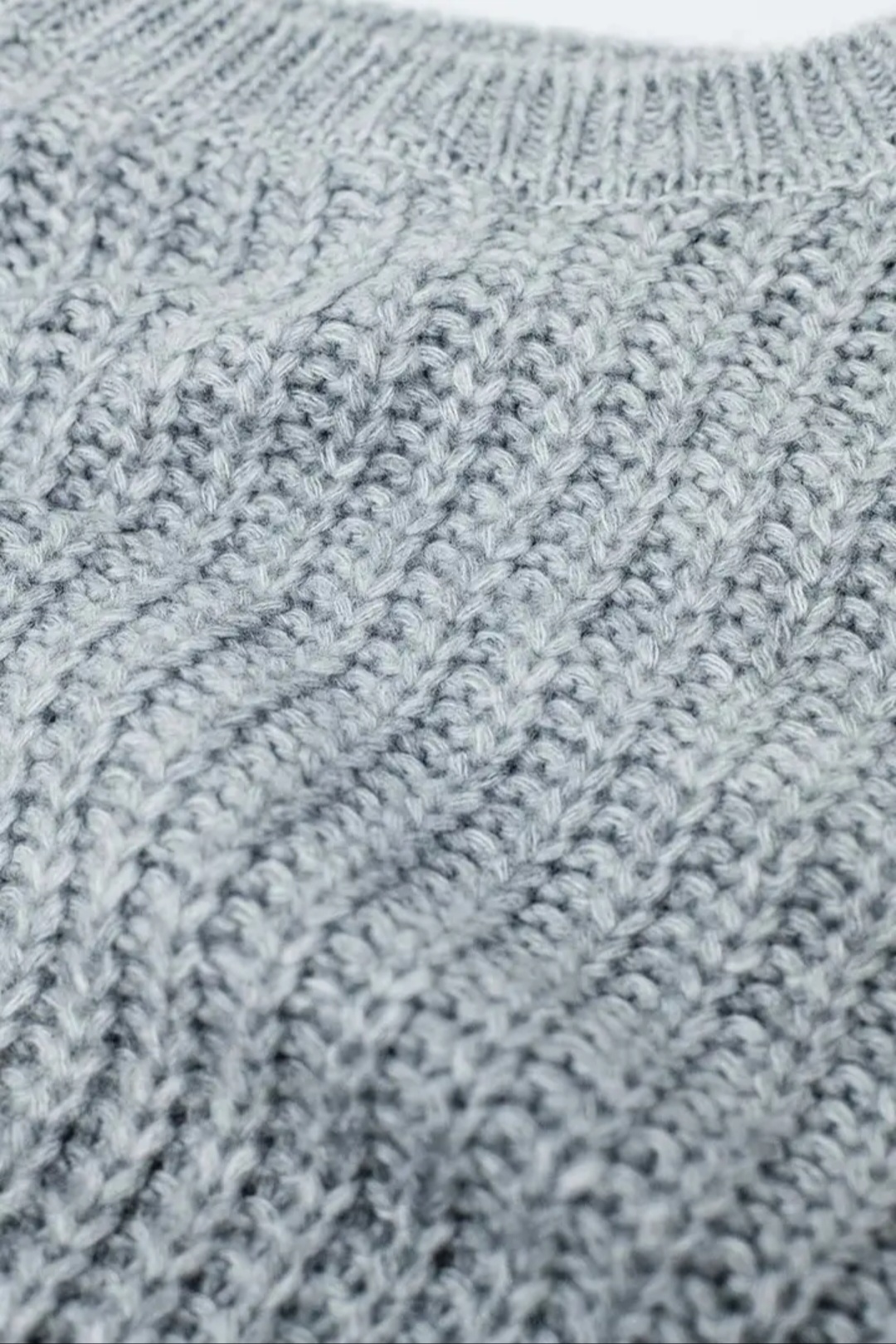 Pull gris en maille hiver