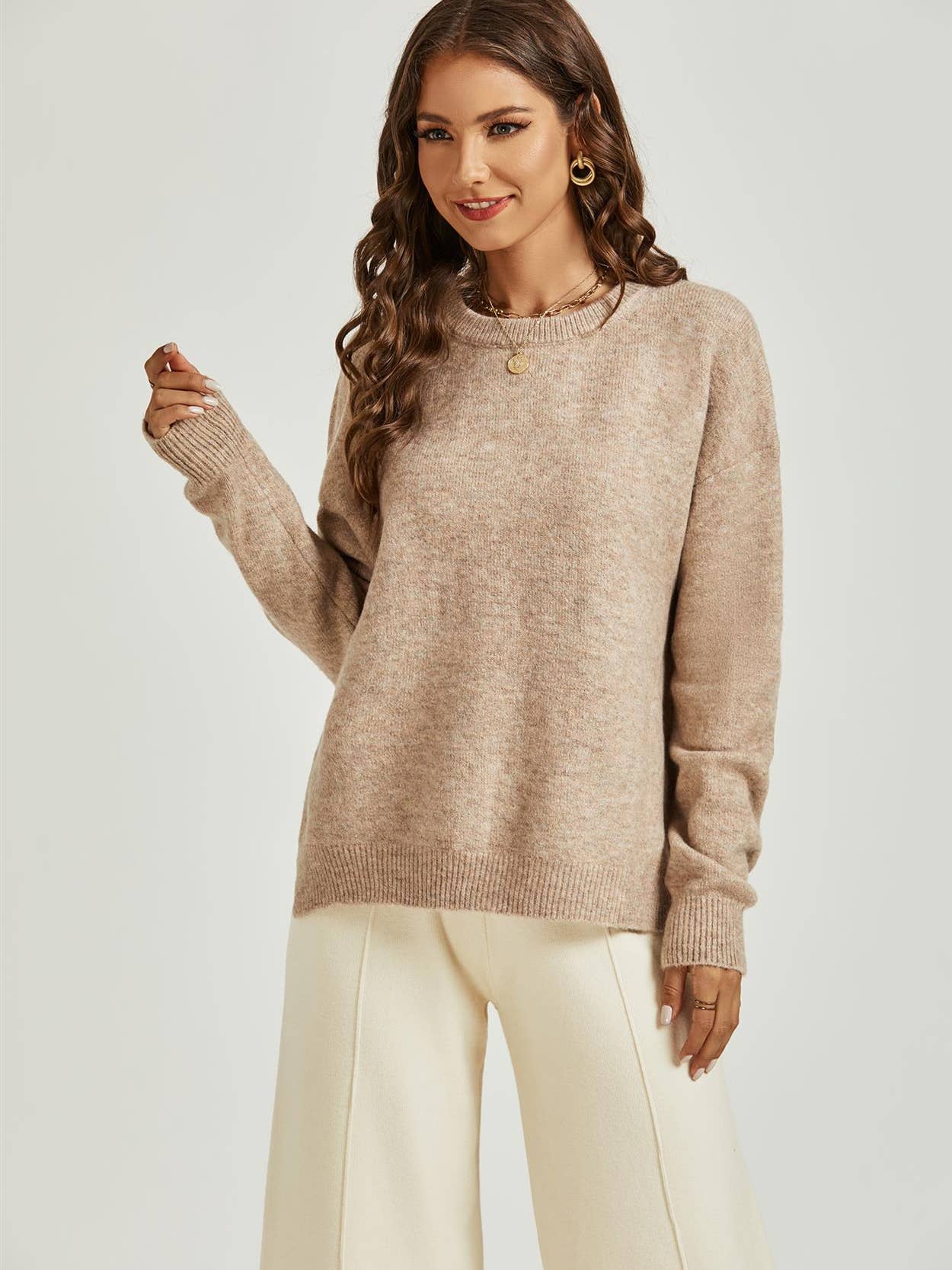 Le pull-over beige doux beige