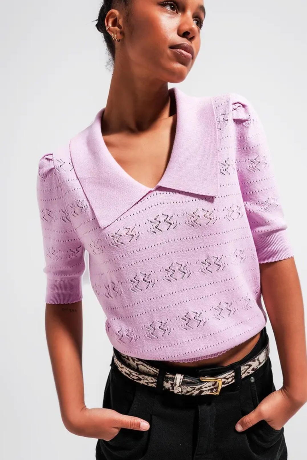 Pull lilas à col large en pointe