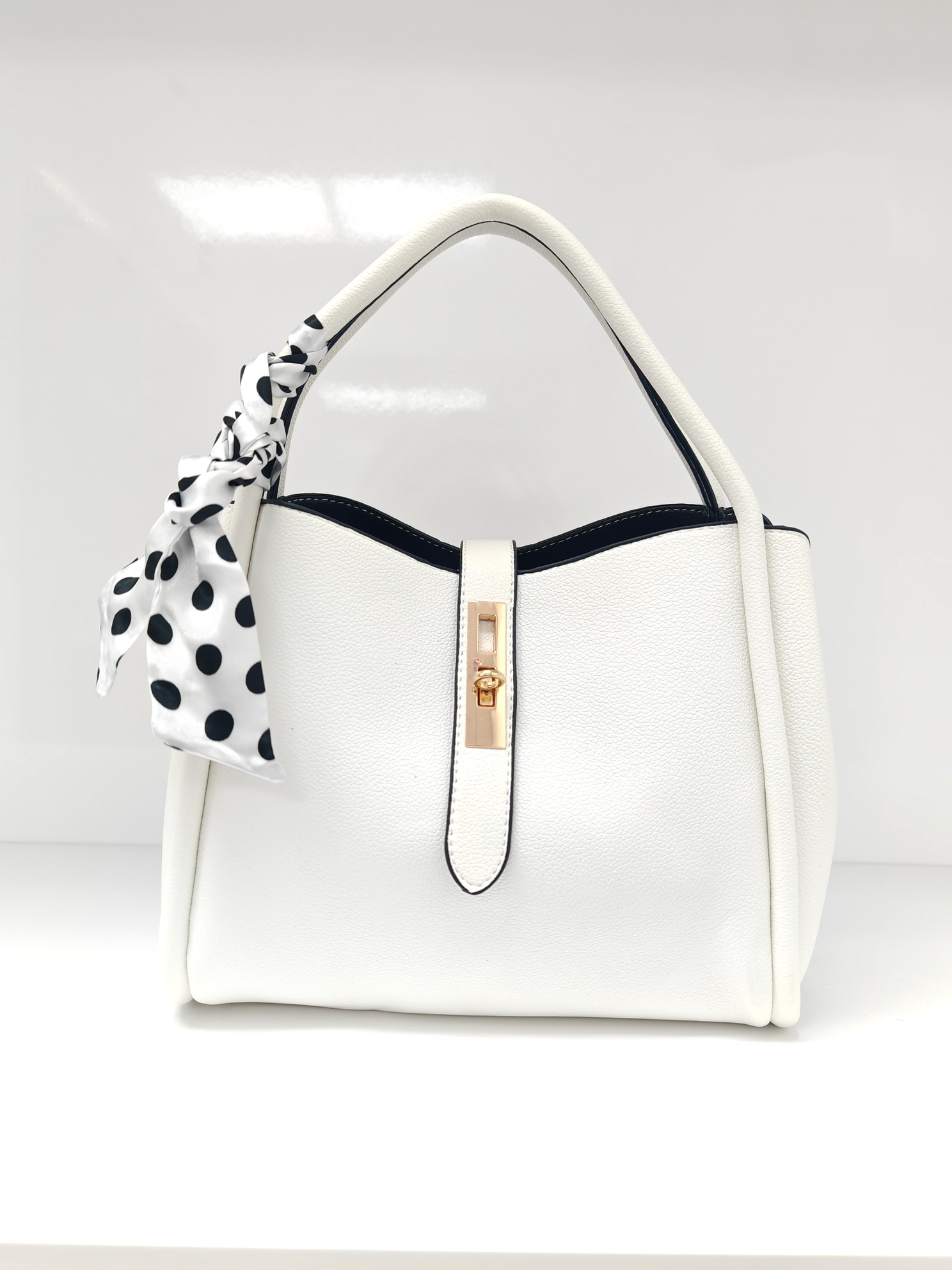 Petit sac ouvert fermeture sur le milieu