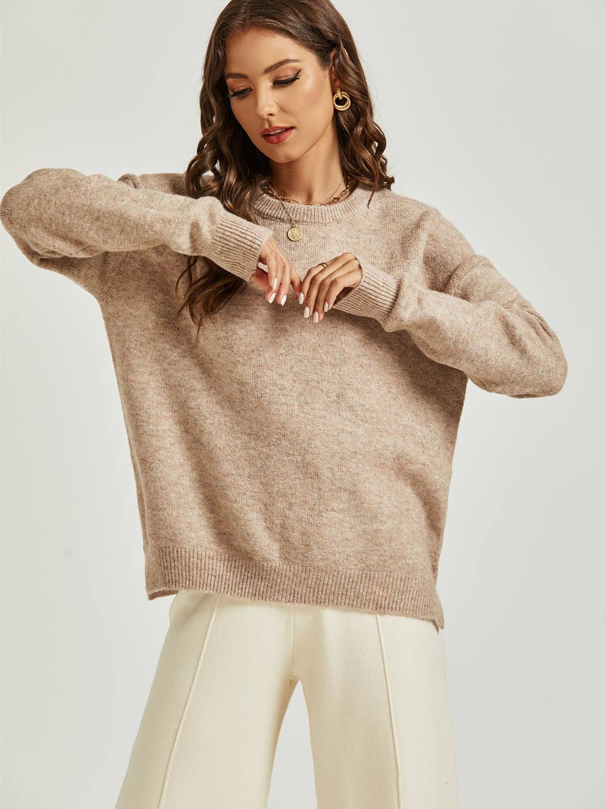 Le pull-over beige doux beige