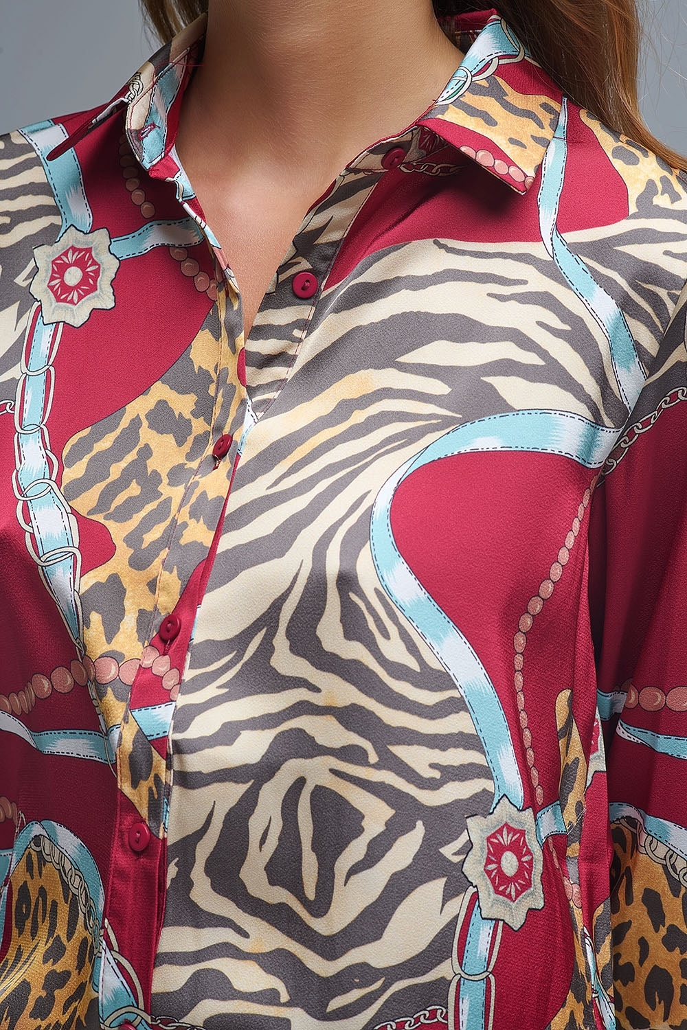 La chemise orné d’un imprimé abstrait, captivant