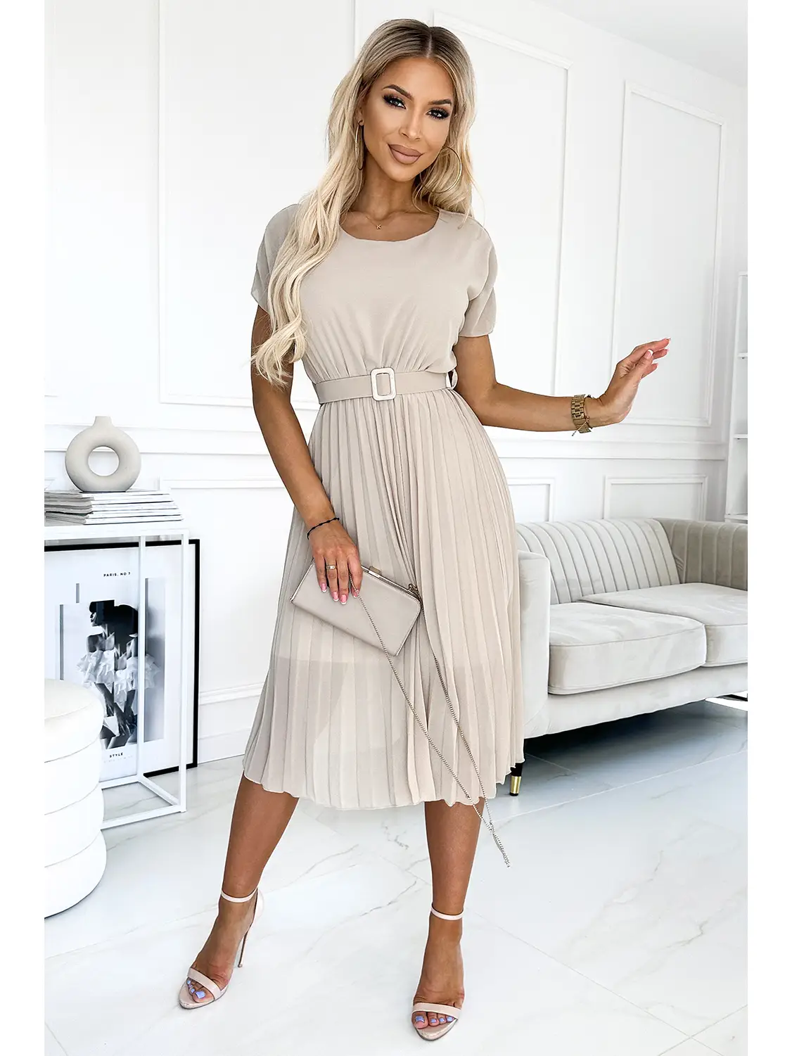 La robe plissée production européenne 