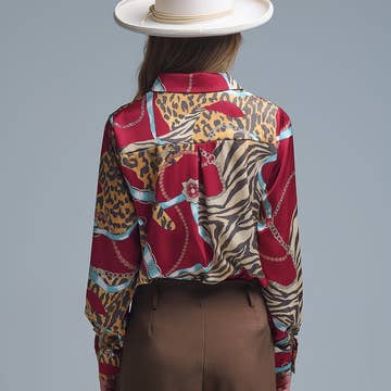 La chemise orné d’un imprimé abstrait, captivant