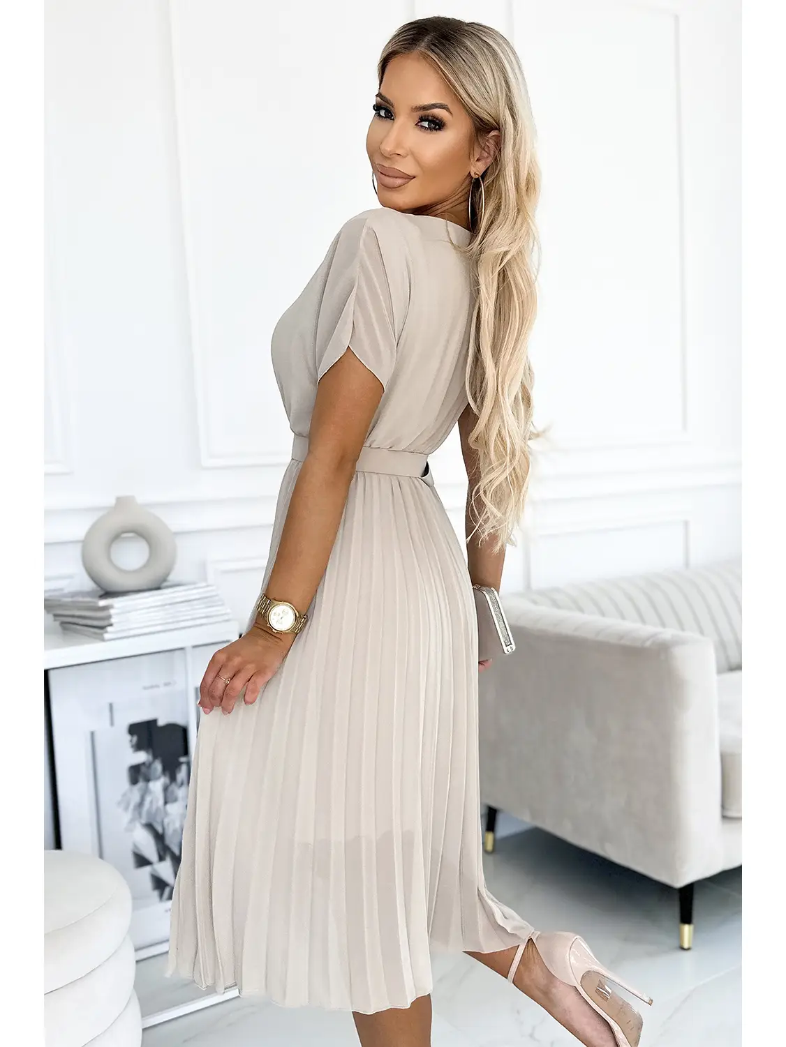 La robe plissée production européenne 