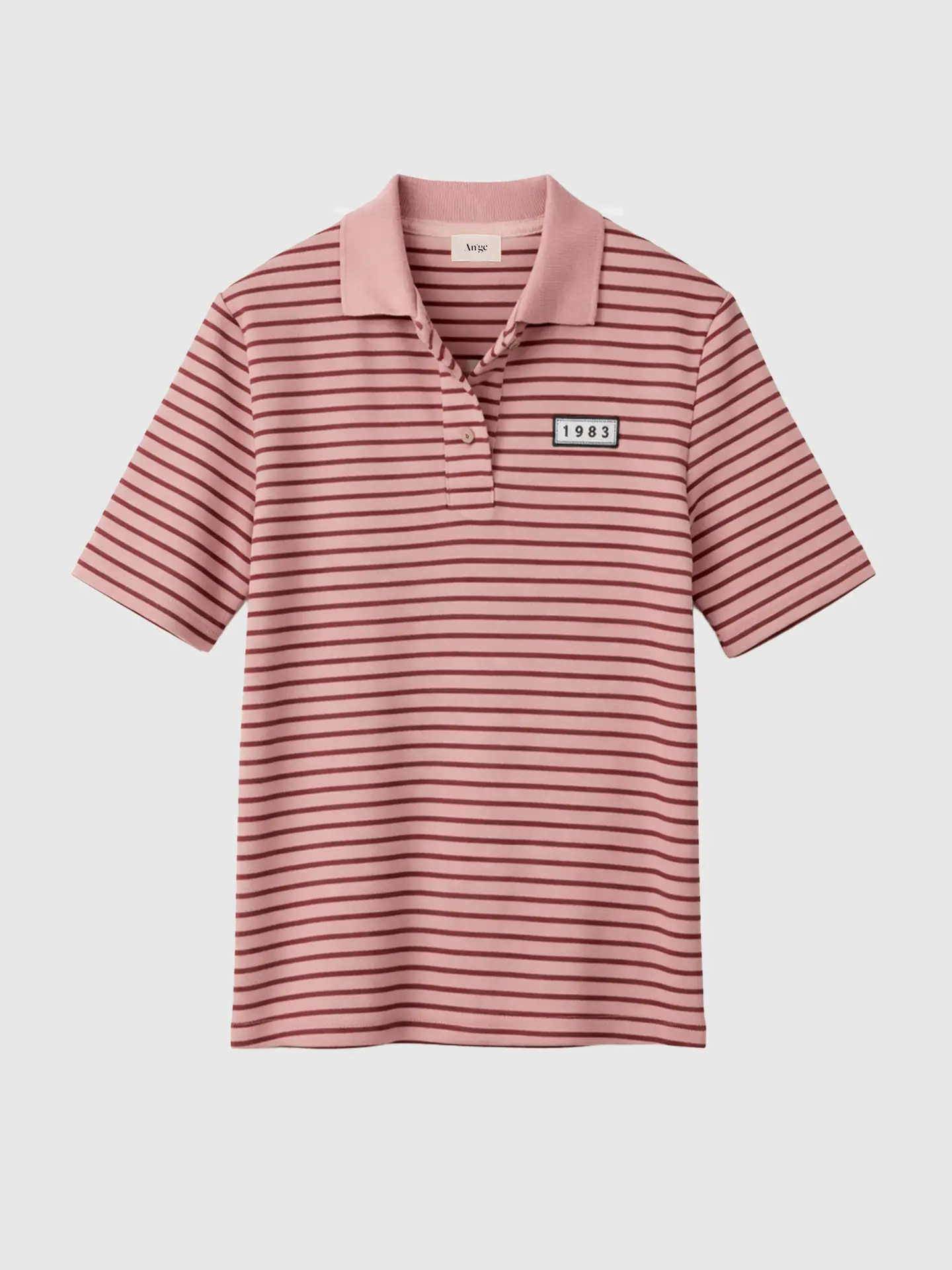 Le t-shirt col polo rayé rouge fond rose pour un style glamout