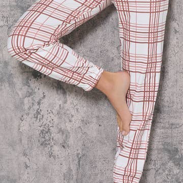 Pyjama manches longues et pantalon avec des carreaux