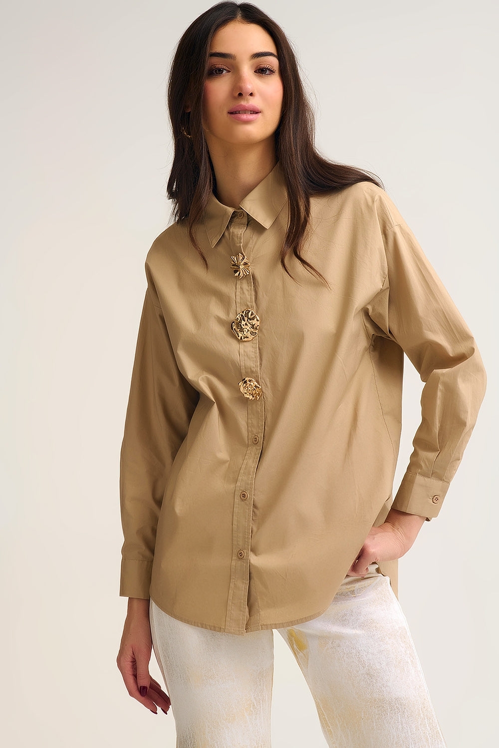 La chemise beige oversize en popeline