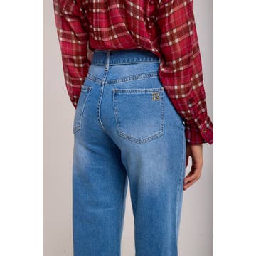 Le jean coupe large et longueur raccourcie 