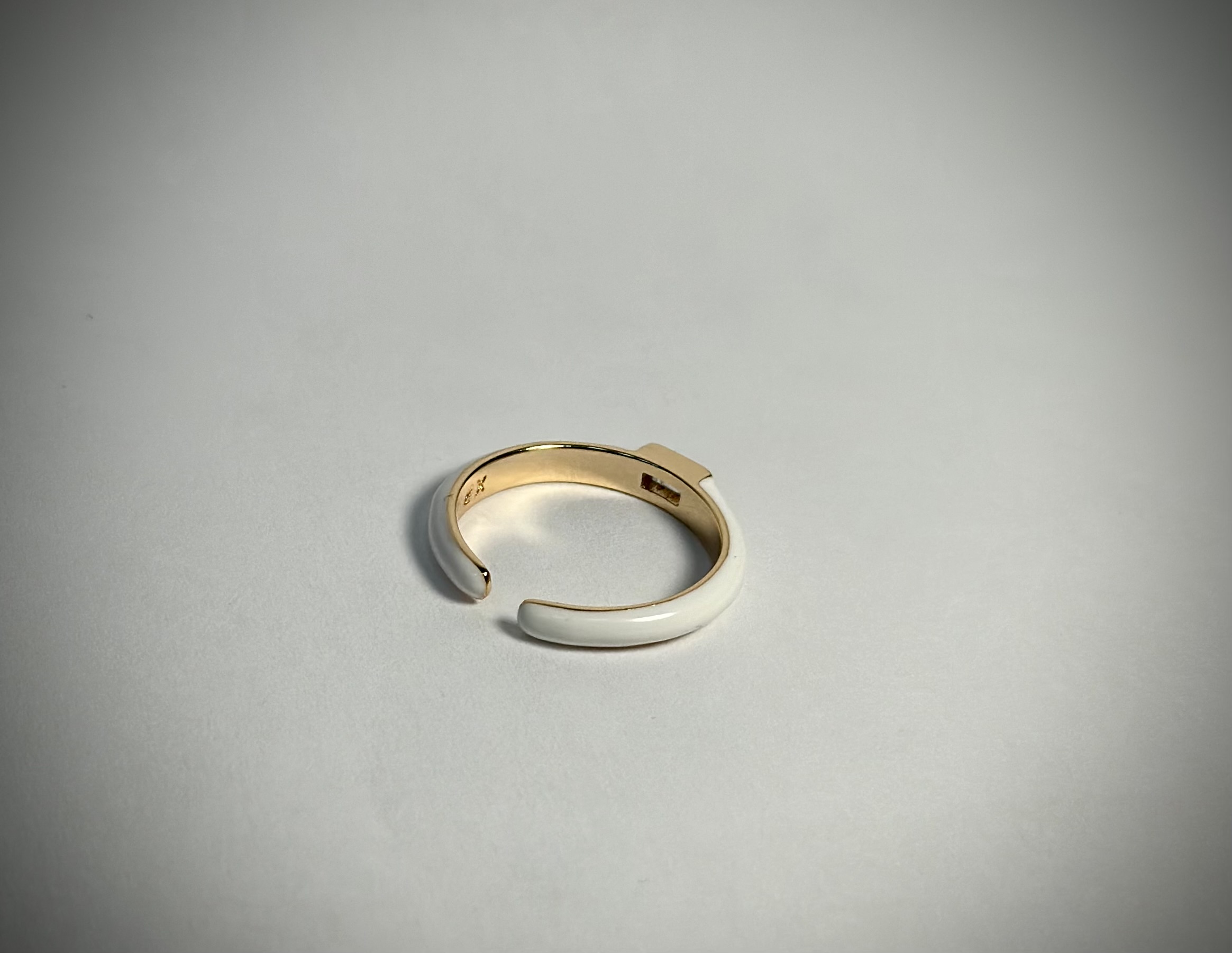 Gredzens ''White ring''