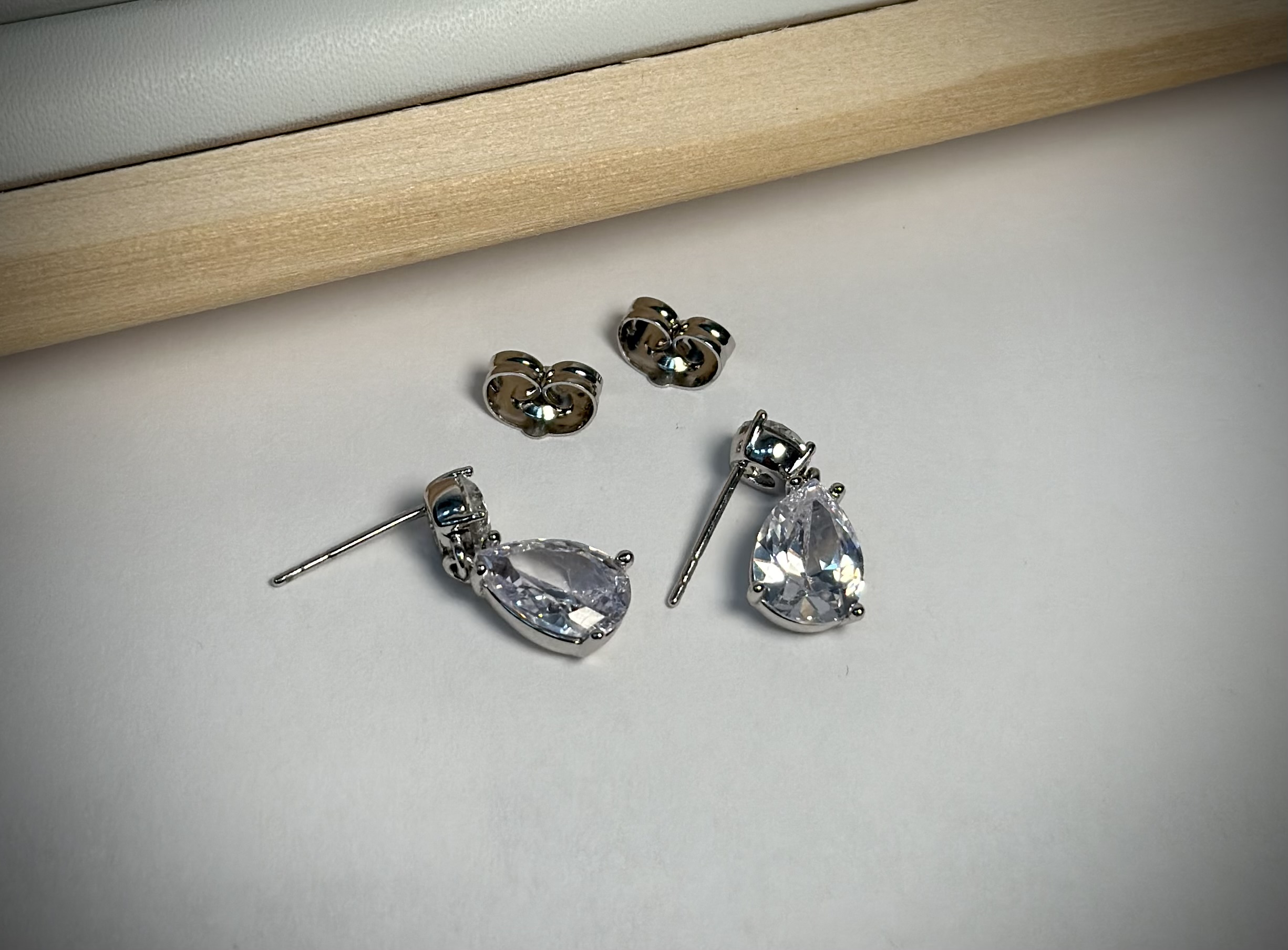 Apsudraboti auskari ''Silver drop''