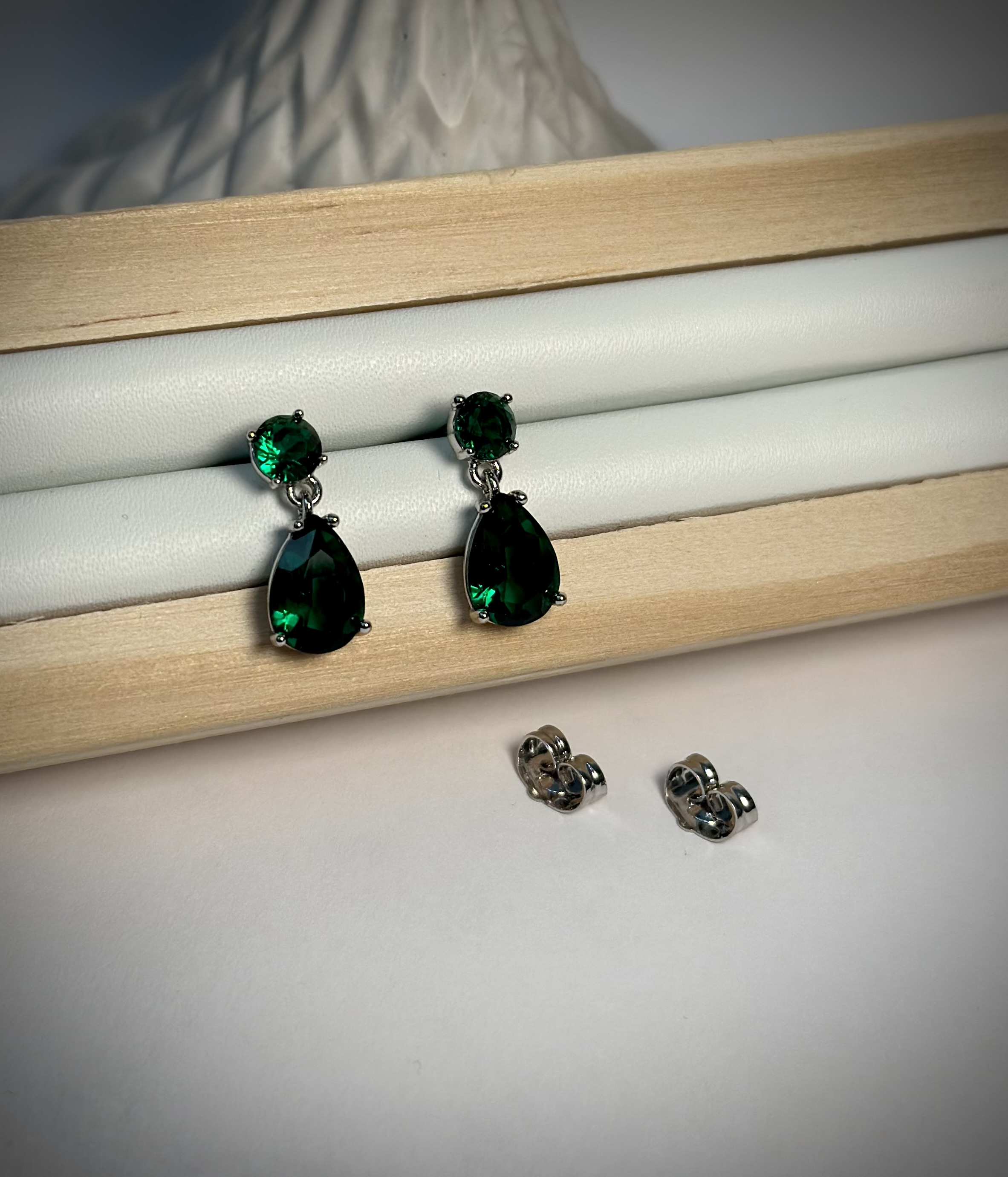 Apsudraboti auskari ''Green drop''