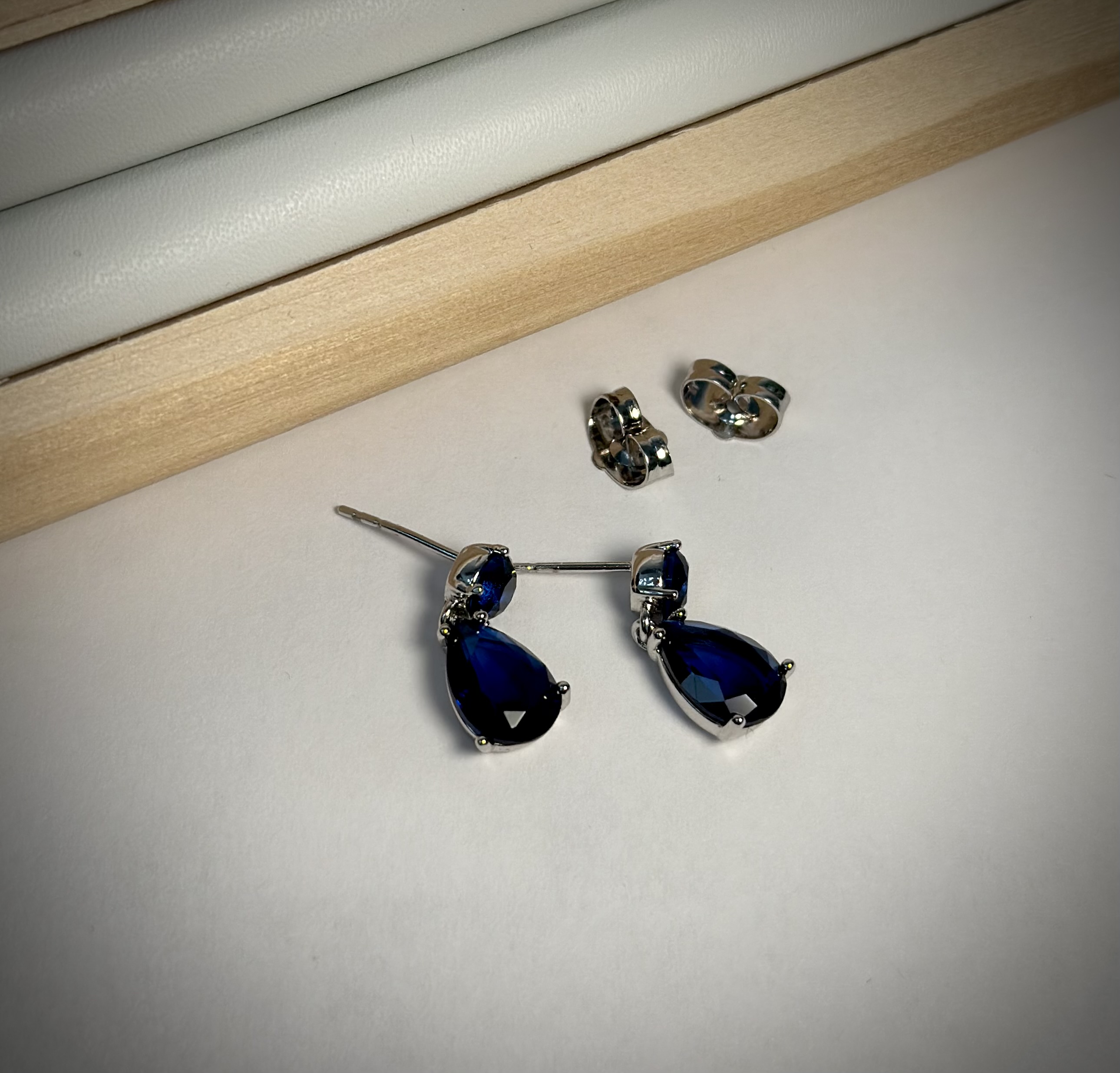 Apsudraboti auskari ''Blue drop''